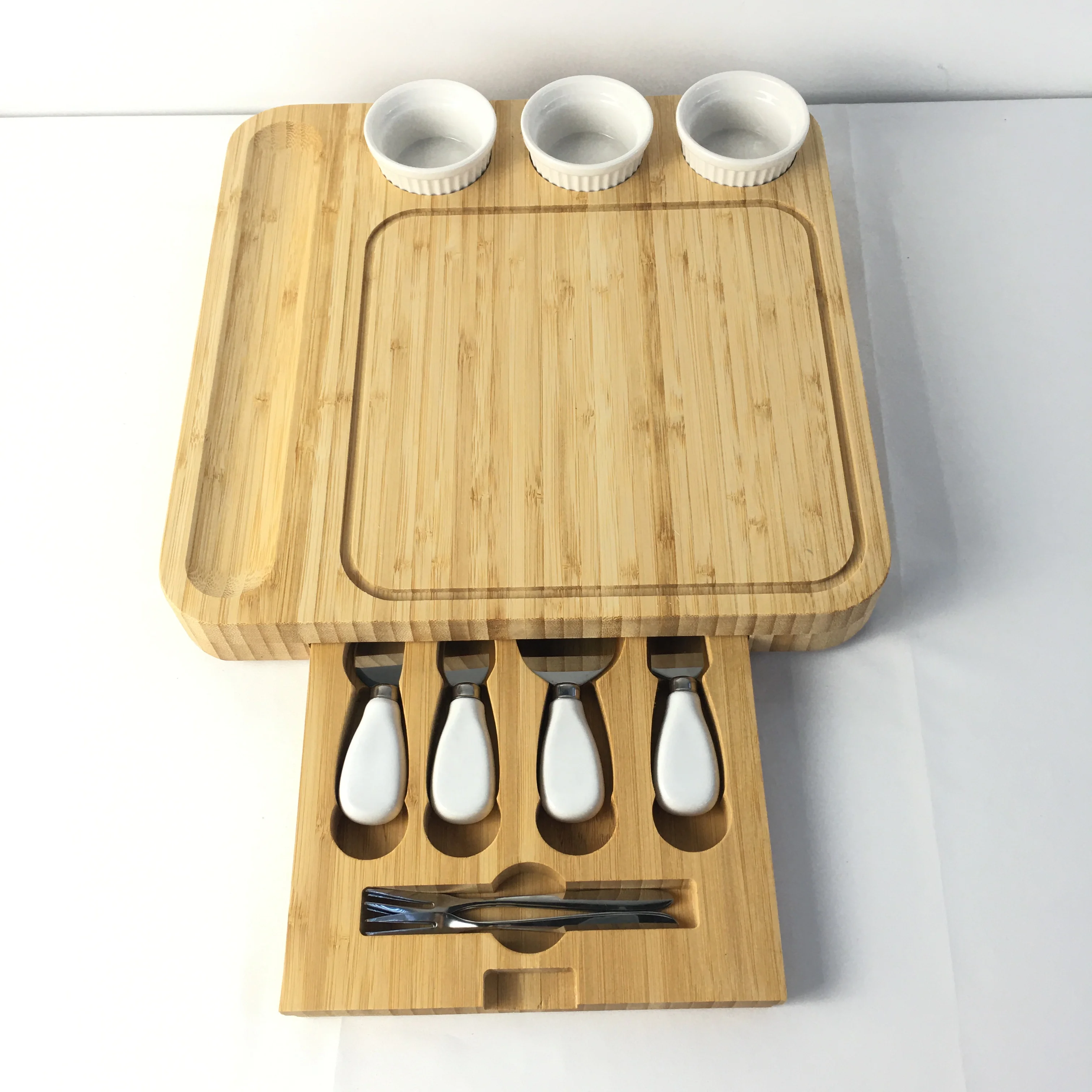 

New Design Eco-friendly Bamboo Wooden Cheese Board With Cutlery Set And Grooves Slate