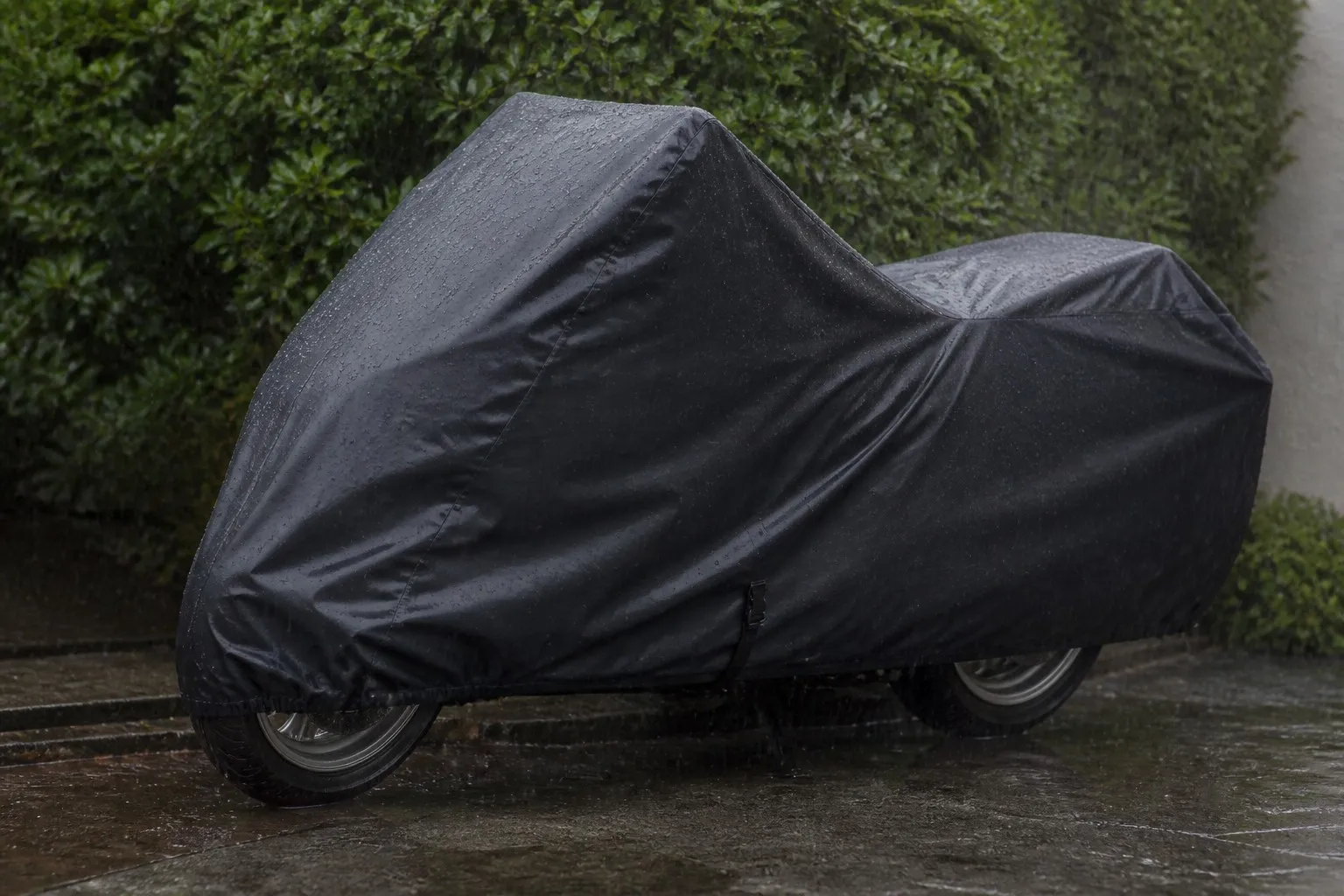 Motorcycle Covers for Heavy Rain: Choosing Breathable Waterproof Protection 