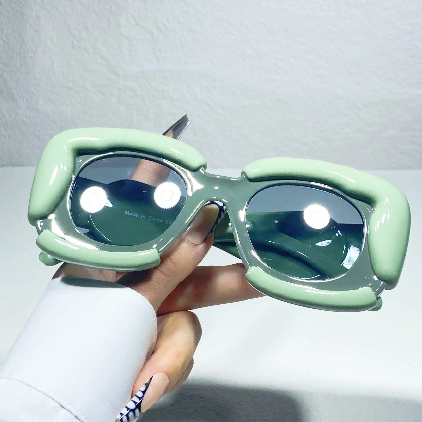 

2138 New Fashion Designs Square Custom Logo Sunglasses for Women Ins Popular Big Frame Cloud Shape Personality Shades