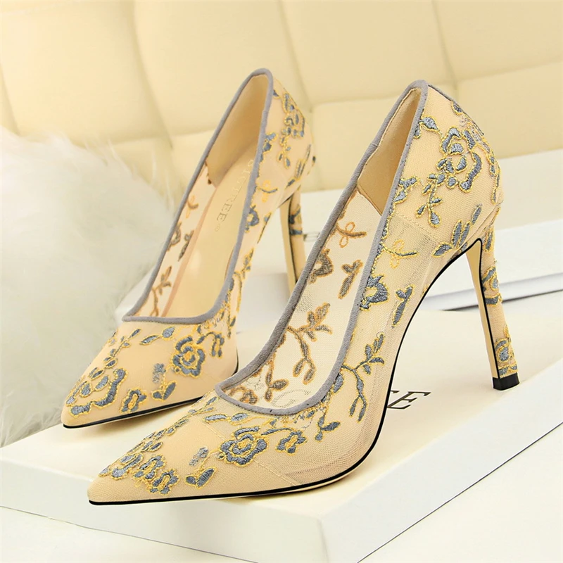 

Hot Sale Floral Lace Shoes Women Heels Ladies Fashion Ladies Pumps Bridal Shoes 2021 Female Footwear Sexy Party Heels Stiletto