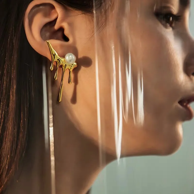 

GENYA Statement Geometric Pearl Earrings Personality Gold Filled Irregular Metal Lava Waterdrop Stud Earrings, Like picture