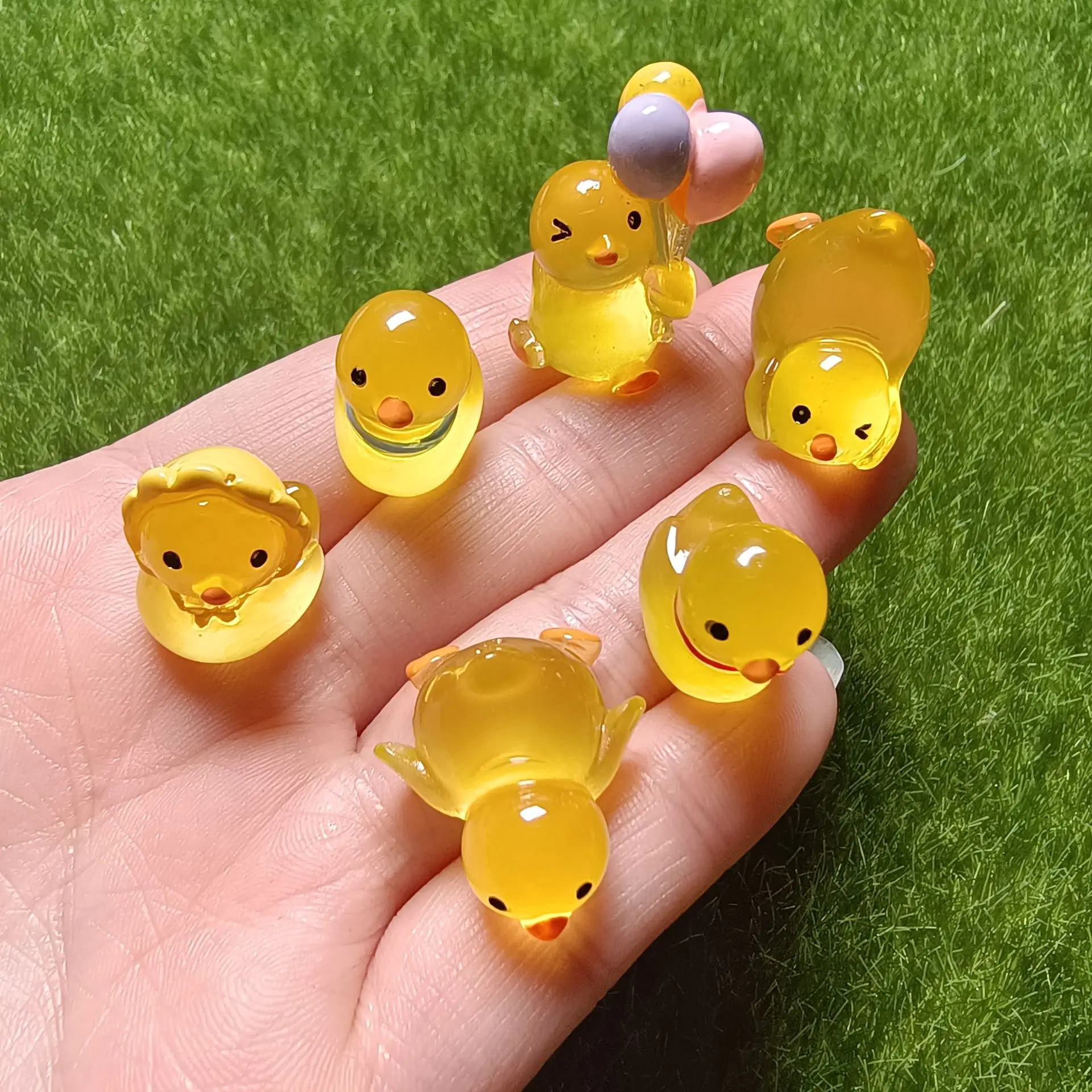 Luminous Yellow Ducks Figurines 100pcs/Lot Assorted Mini Resin Glow in Dark Ducks Animal Bulk for Doll House Landscape Decor