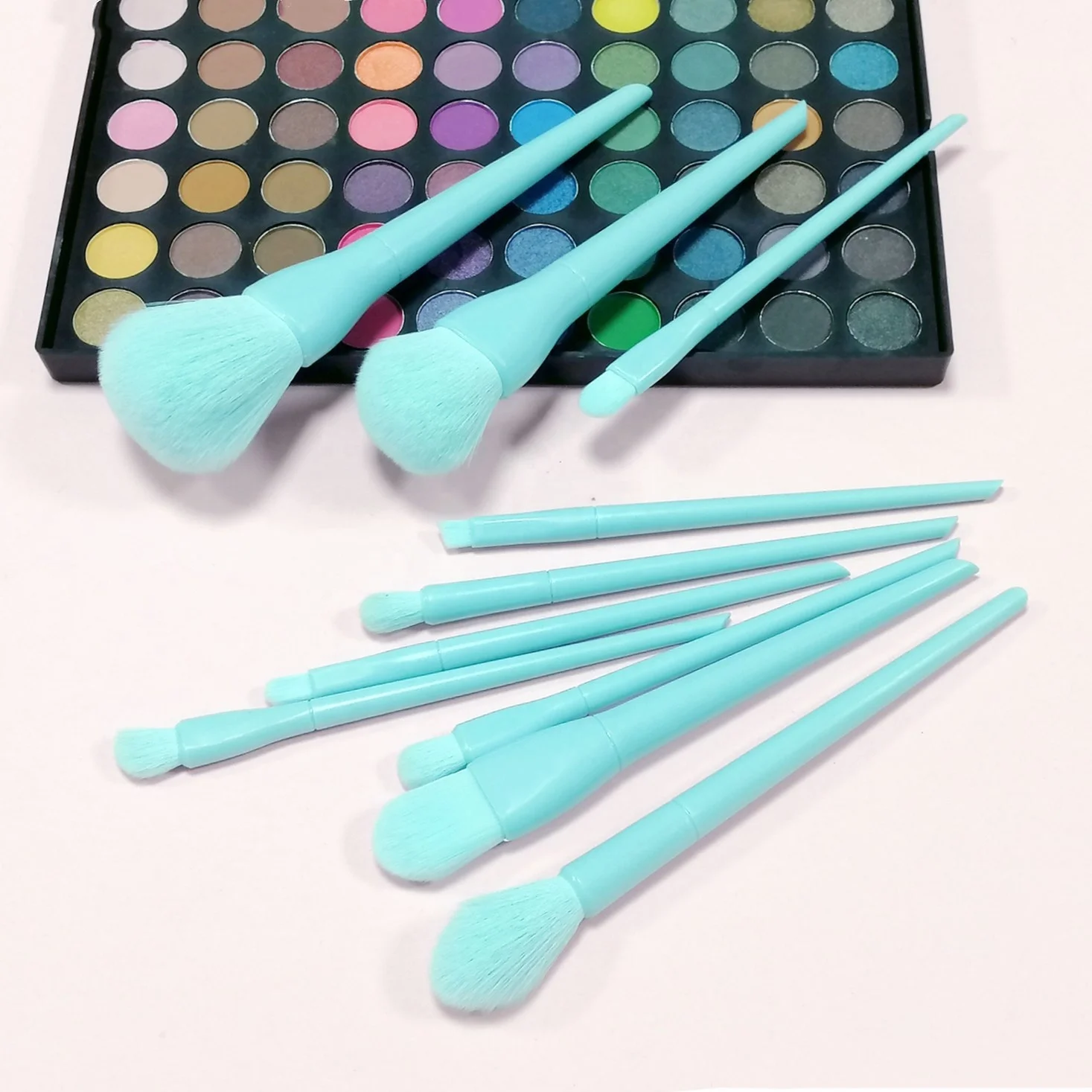 

Portable 10-piece Candy Color Makeup Brush Set Powder Brush Makeup Tool For Beginners, Pics