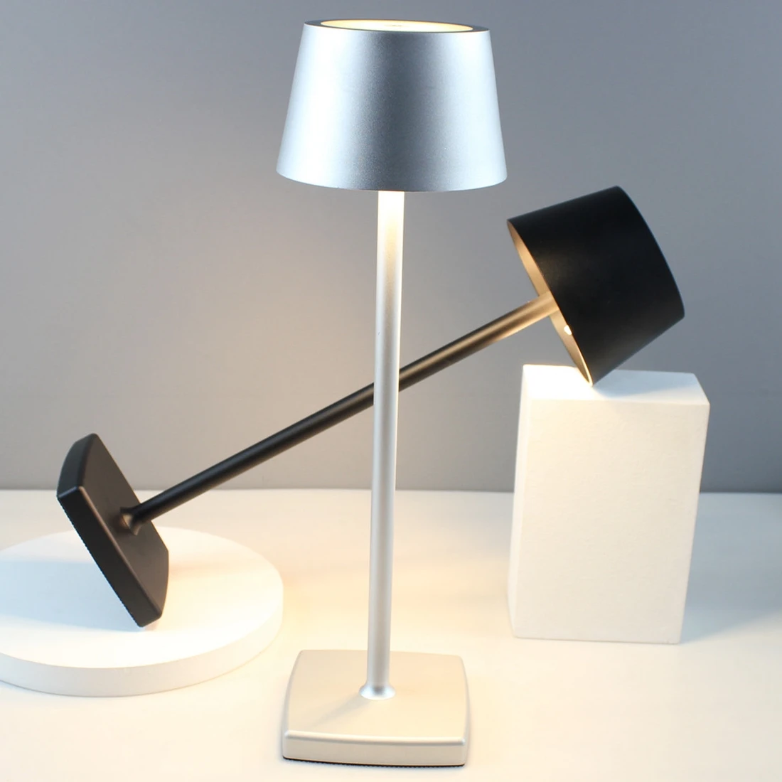 2020 zafferano poldina pro Nordic metal black table lamp decorative living room bed side table lamp cordless