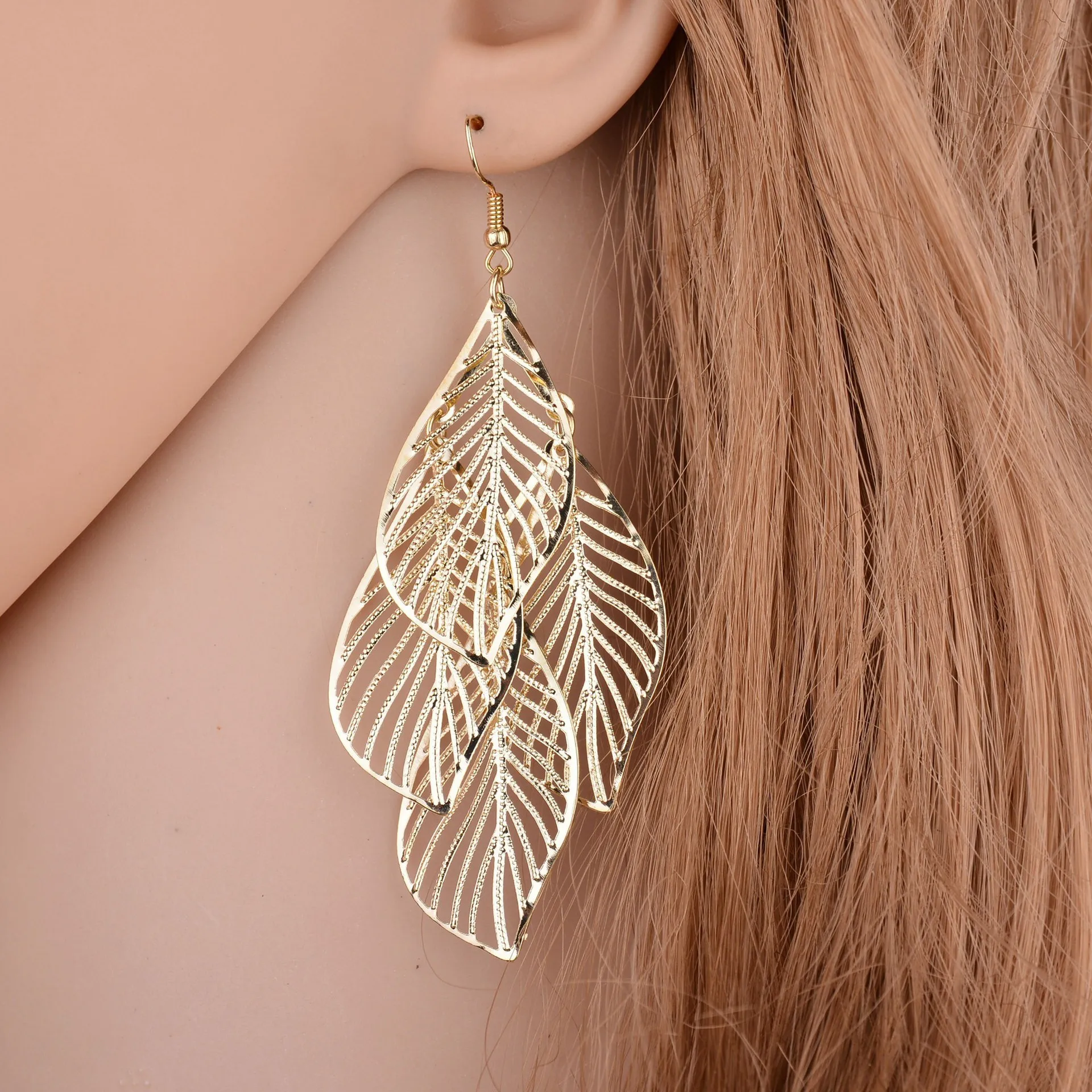 

Low moq wholesale korean ear studs fashion hand made jewelry gold maple leaf earring for women, Picture shows