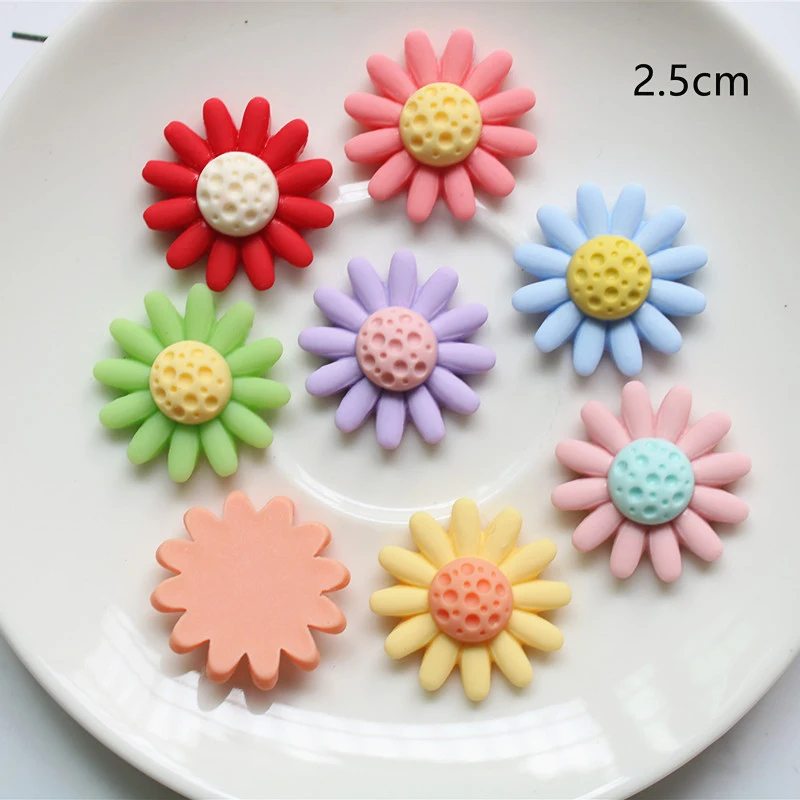 

hot sale good quality 25mm matt colorful flatback daisy flower resin charms for phone case decoration