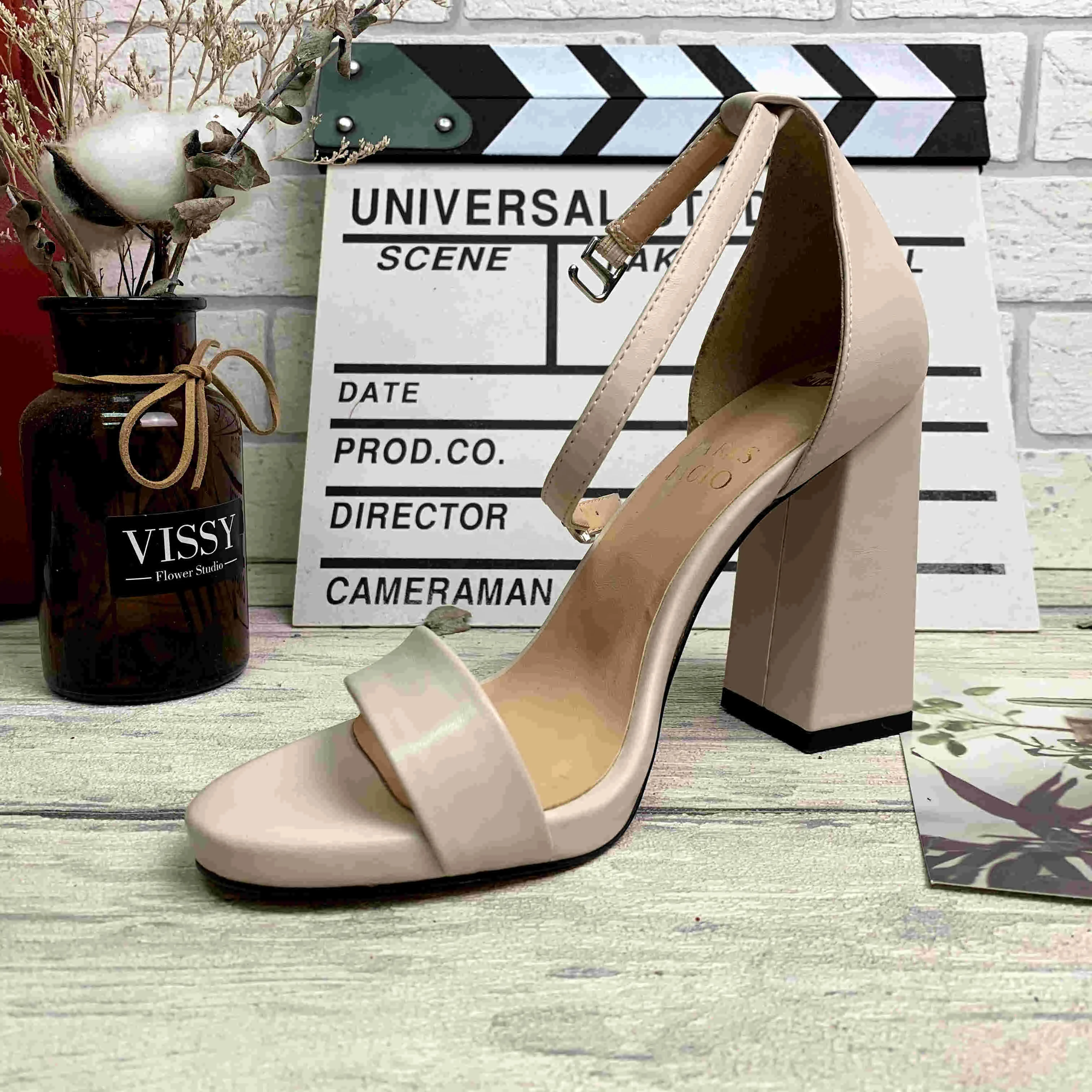 

2021 spring new solid color ankle buckle one-word thick heel ladies high heels European and American large size wholesale, Beige