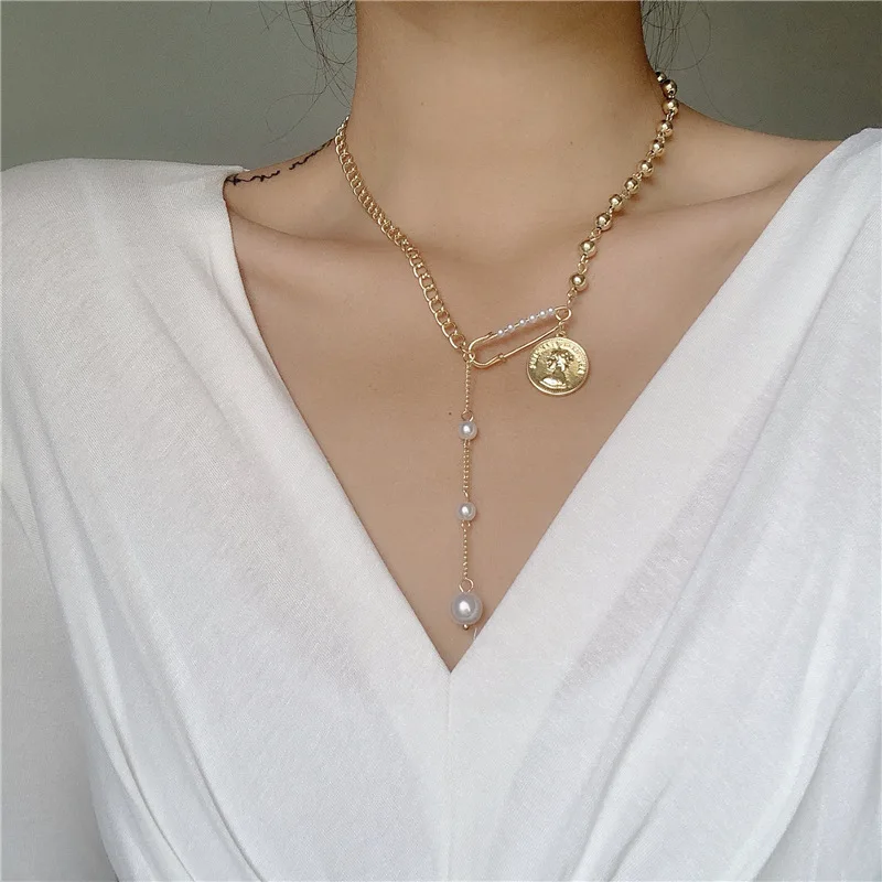 

Designer 18K Gold Plated Portrait Pendant Necklace Unique Design Stainless Steel Round Beads Chain Baroque Brooch Pearl Necklace