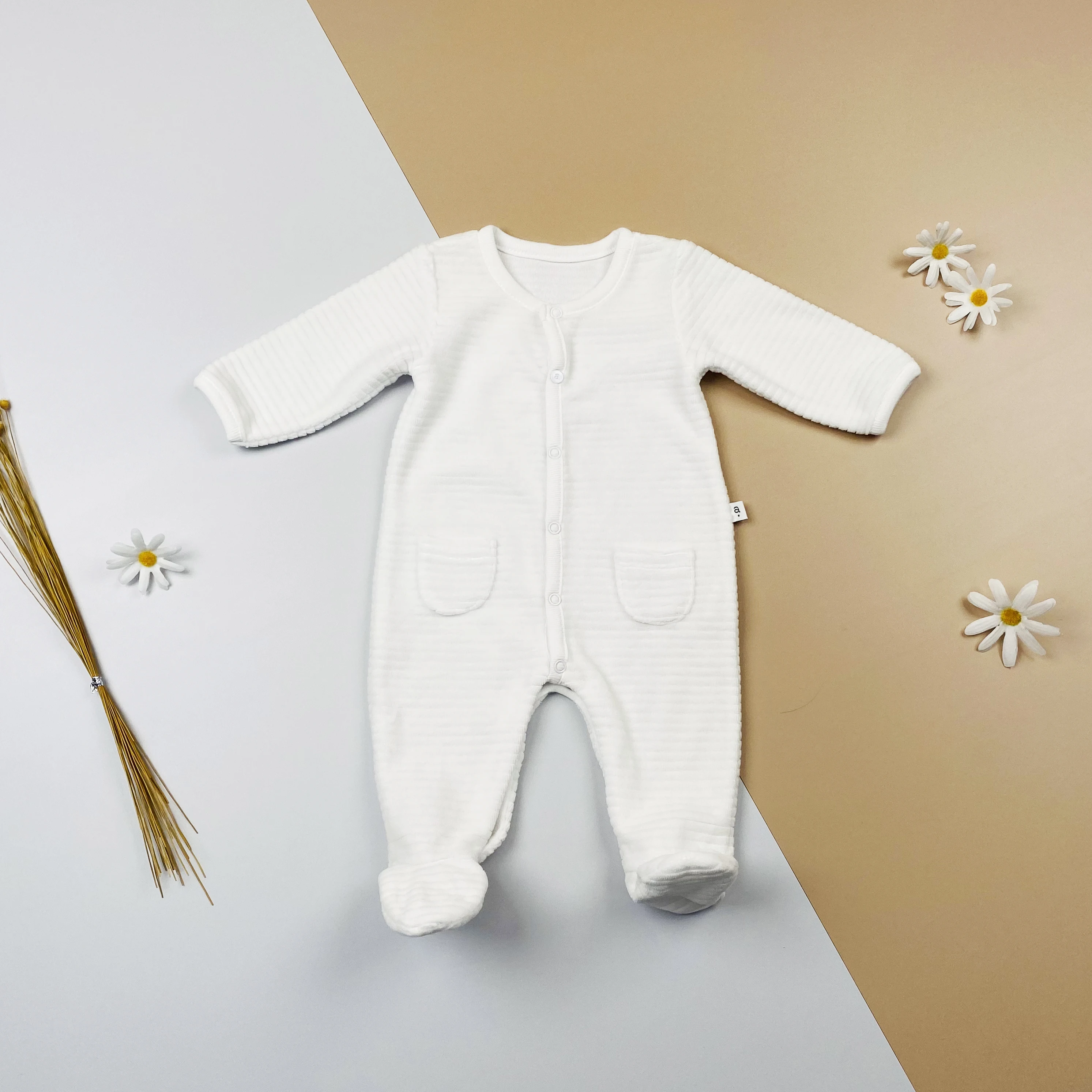 

Unisex Pure White Round Neck Anti-Drop And Anti-Pilling Organic Cotton Jumpsuit Plain Baby Romper, Customizable