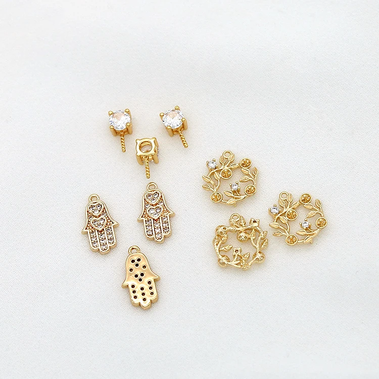 

Factory Wholesale 14K Gold Plated Hand Round Flower Shape Charm