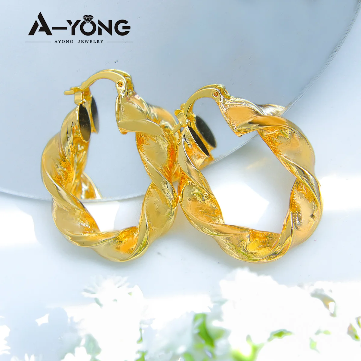 

Wholesale Ayong Jewelry Twist Shape Brass Women hoop earrings 18k gold plated earrings