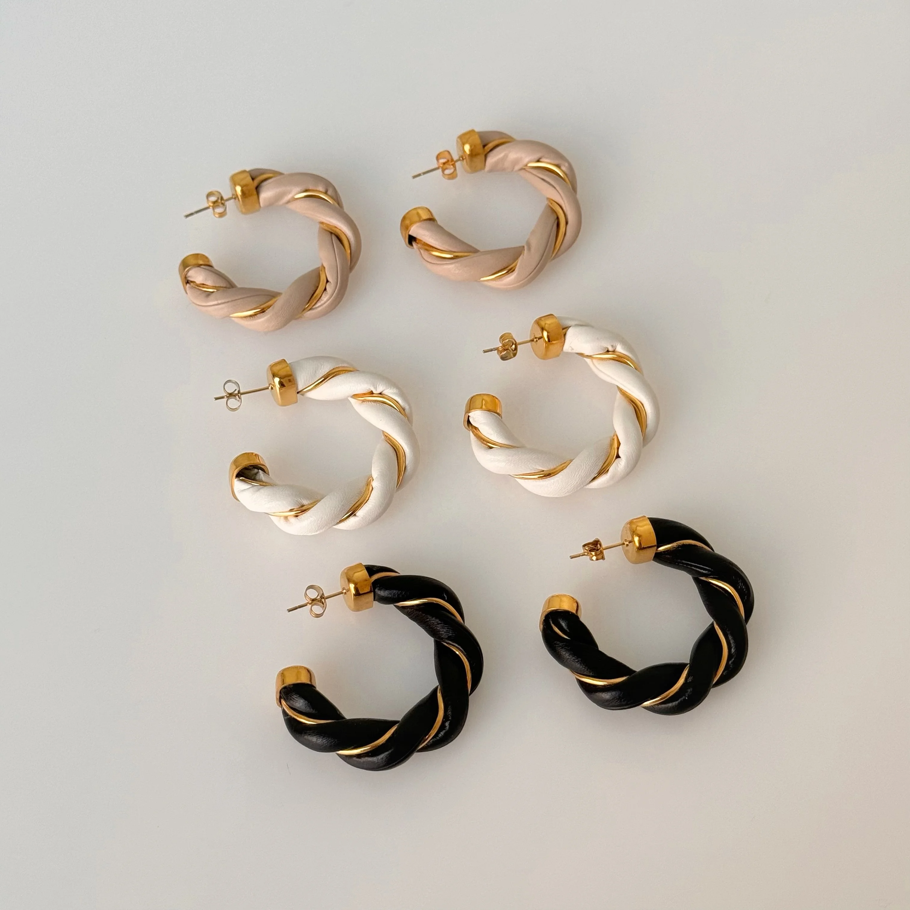 

2024 Dazan New HOT 18k Gold Plated Hypoallergenic Stainless Steel Vintage Leather Twist Black White Earrings Lady Jewelry