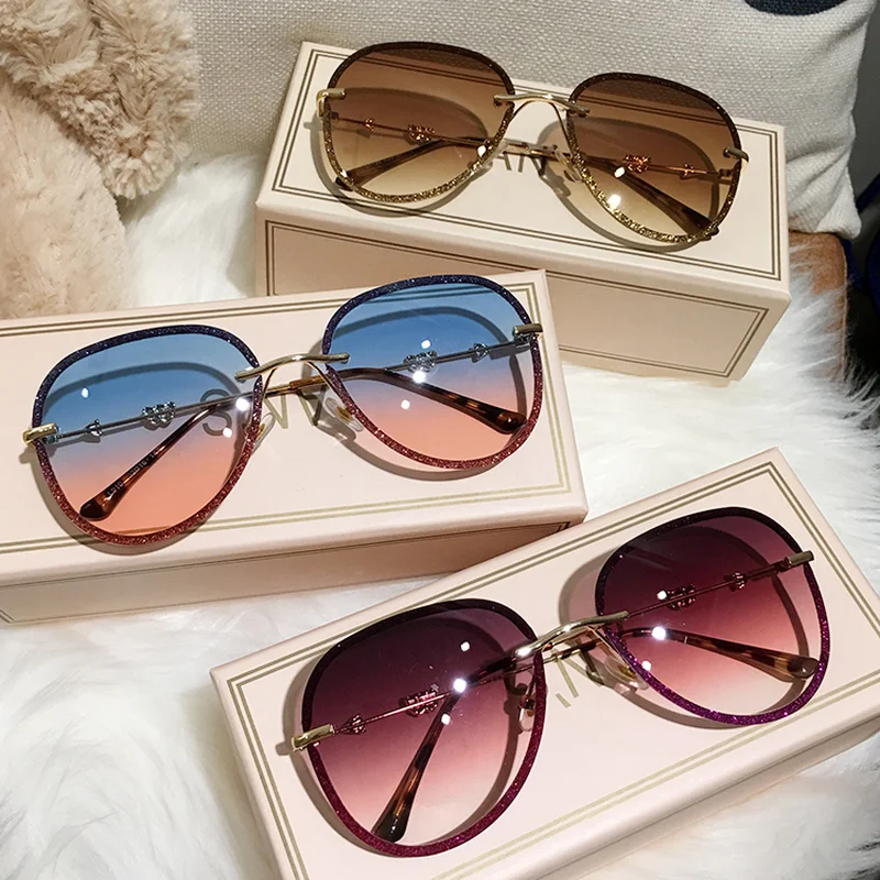 

2019 New Diamond Female Rhinestones Gradient Color UV400 Women Sunglasses