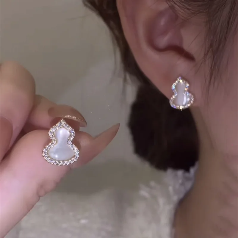 

2023 Summer Luxury Metal Natural Fritillaria Gourd Stud Ear Button Sweet Cool Animal Earrings For Women