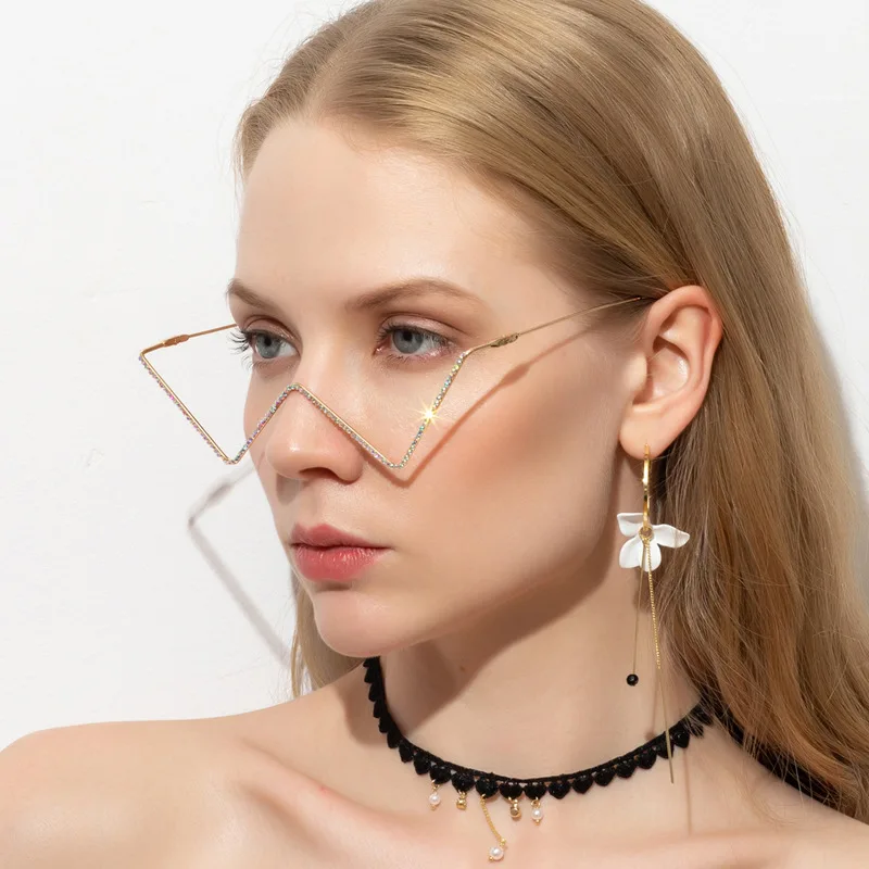 

2021 Fashion Trendy Personality No Lens Glasses Metal V Shape Rhinestone Bling Decorative Glasses For Men and Women Unisex, 4 colors