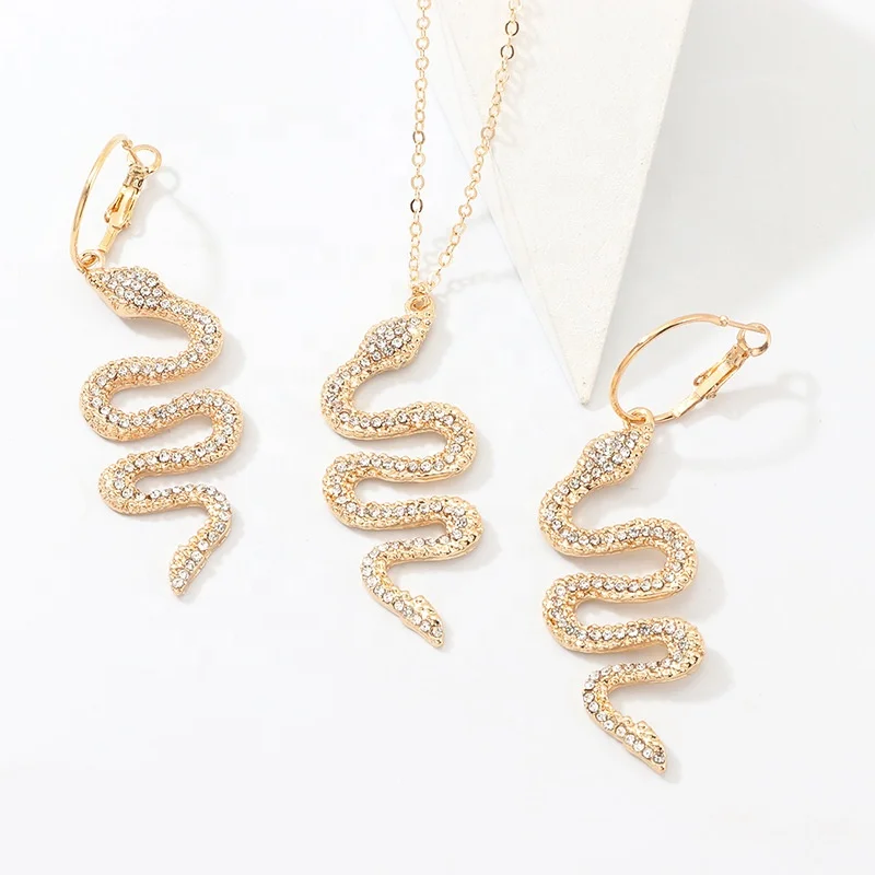 

Fashion jewelry 2021 Sexy snake Shaped 18k gold chain pendants for necklace set Jewelry Dainty Tiny Charm Women Choker Necklace