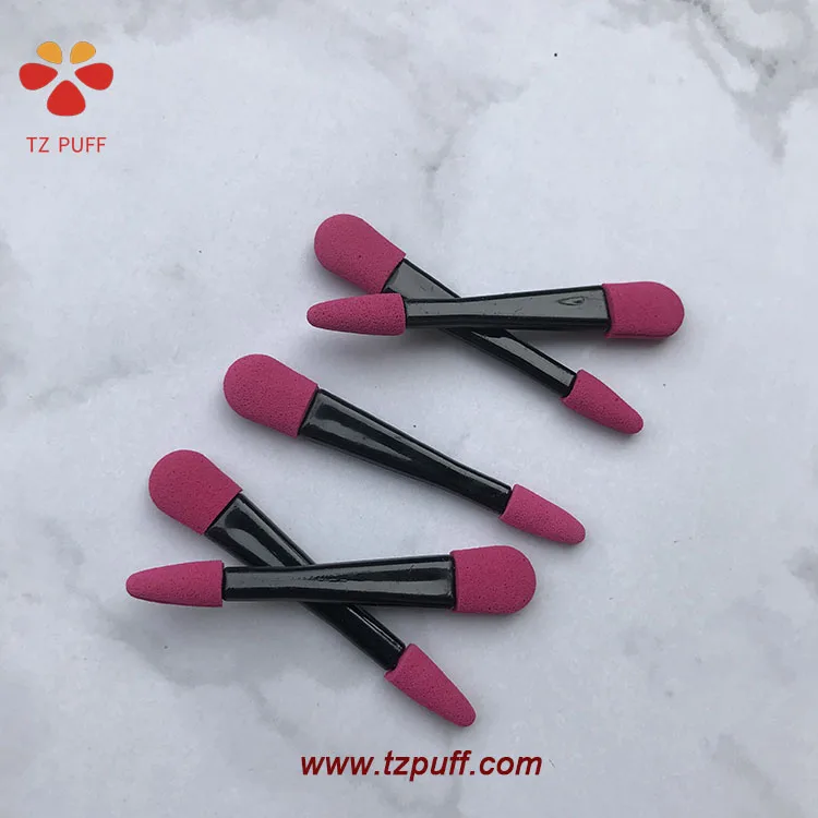 eyeshadow applicator