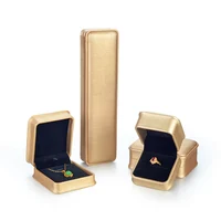 

Luxury PU Cover Gold Leather Jewelry Necklace Box Ring Box Stock for Jewelry