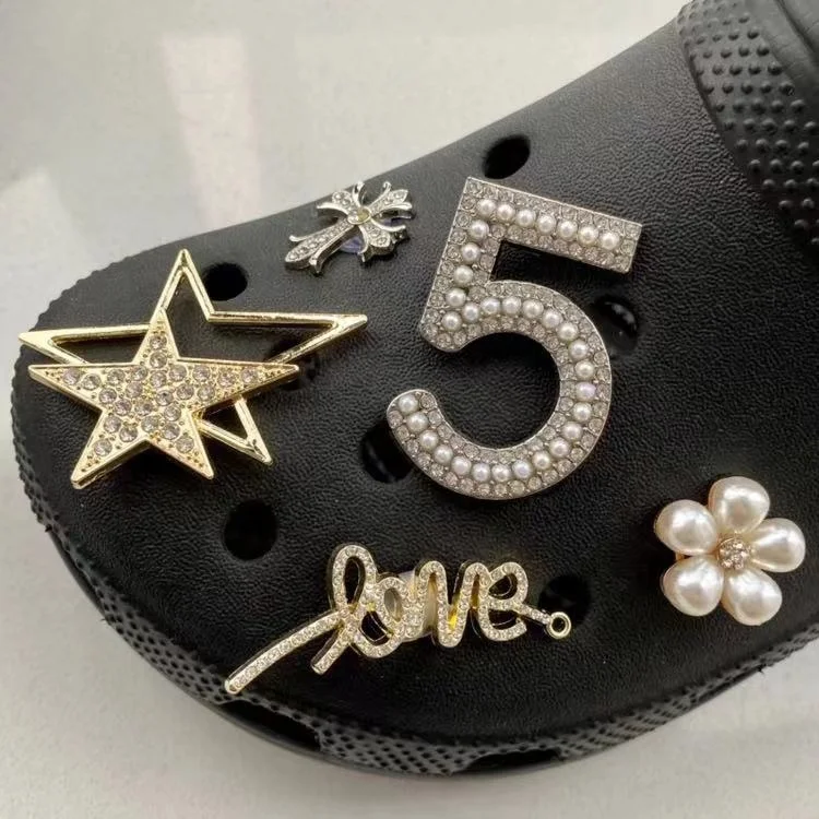 

Custom New Metal Designer Clog pieces charms for Shoe Charm accessory on Women sandal shoes decoration, Picture
