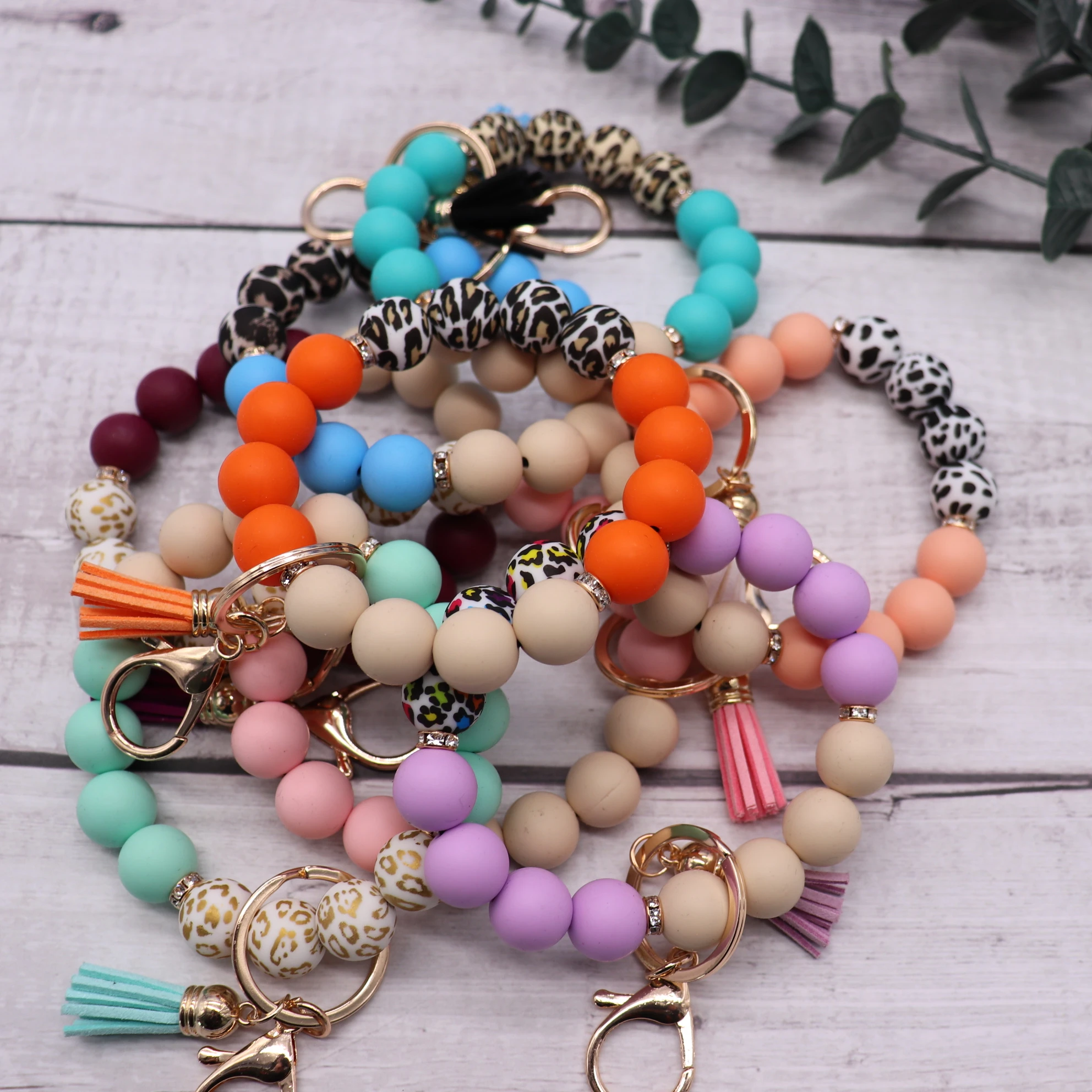 

Hot Sale New Multicolor Optional Colorful Leopard Print Silicone Beads Tricolor Mix and Match Tassel Wristlet Silicone Keycha