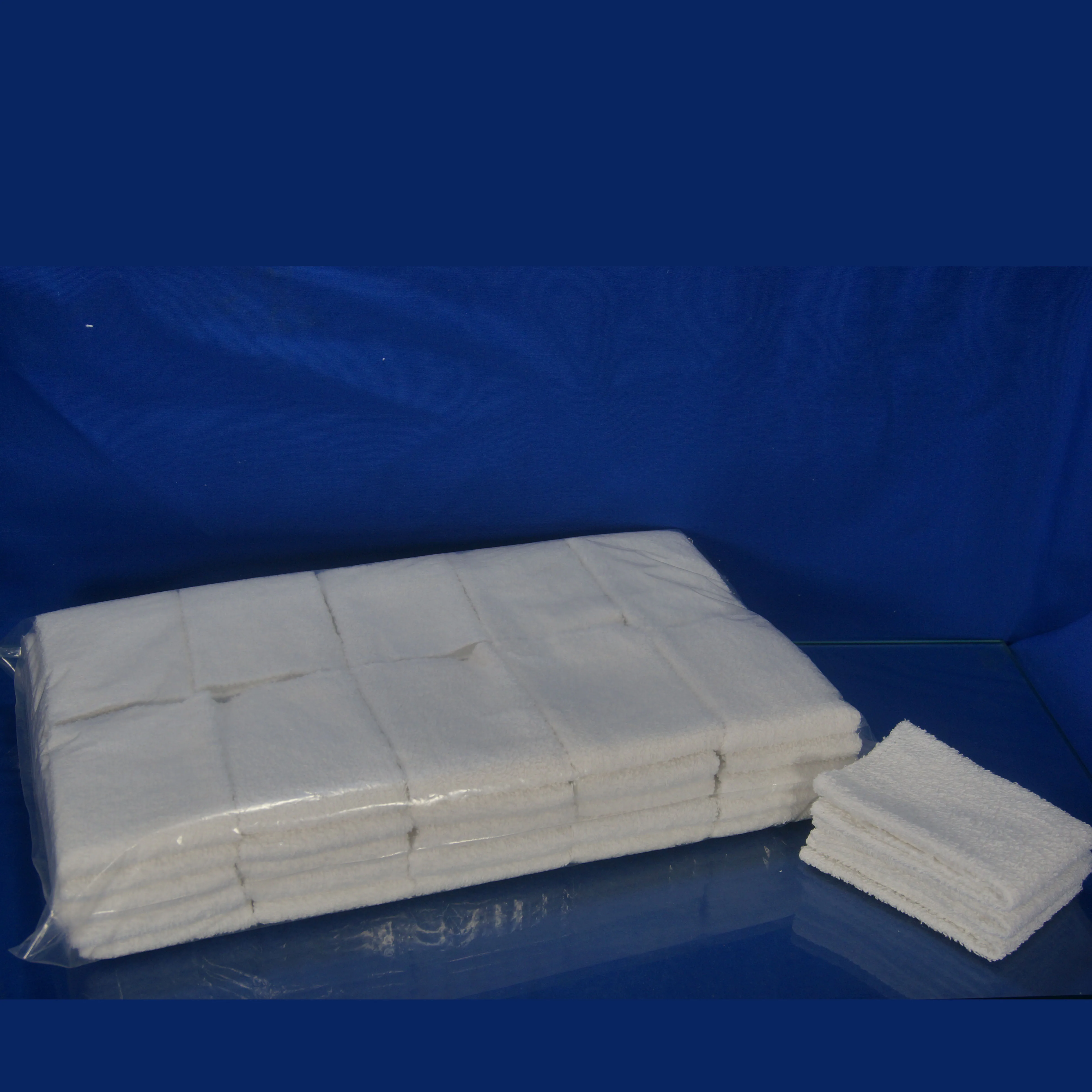 Folded Disposable Cotton Hand Towels For Restaurants For Refreshing Wet