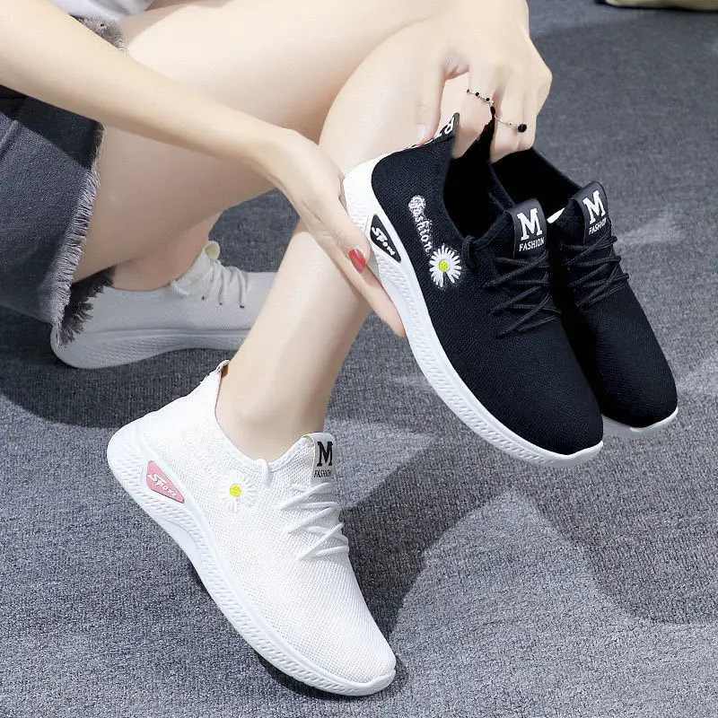 

YATAI Spring and summer popular female recreational sports running shoe is light and comfortable prevent slip single shoe