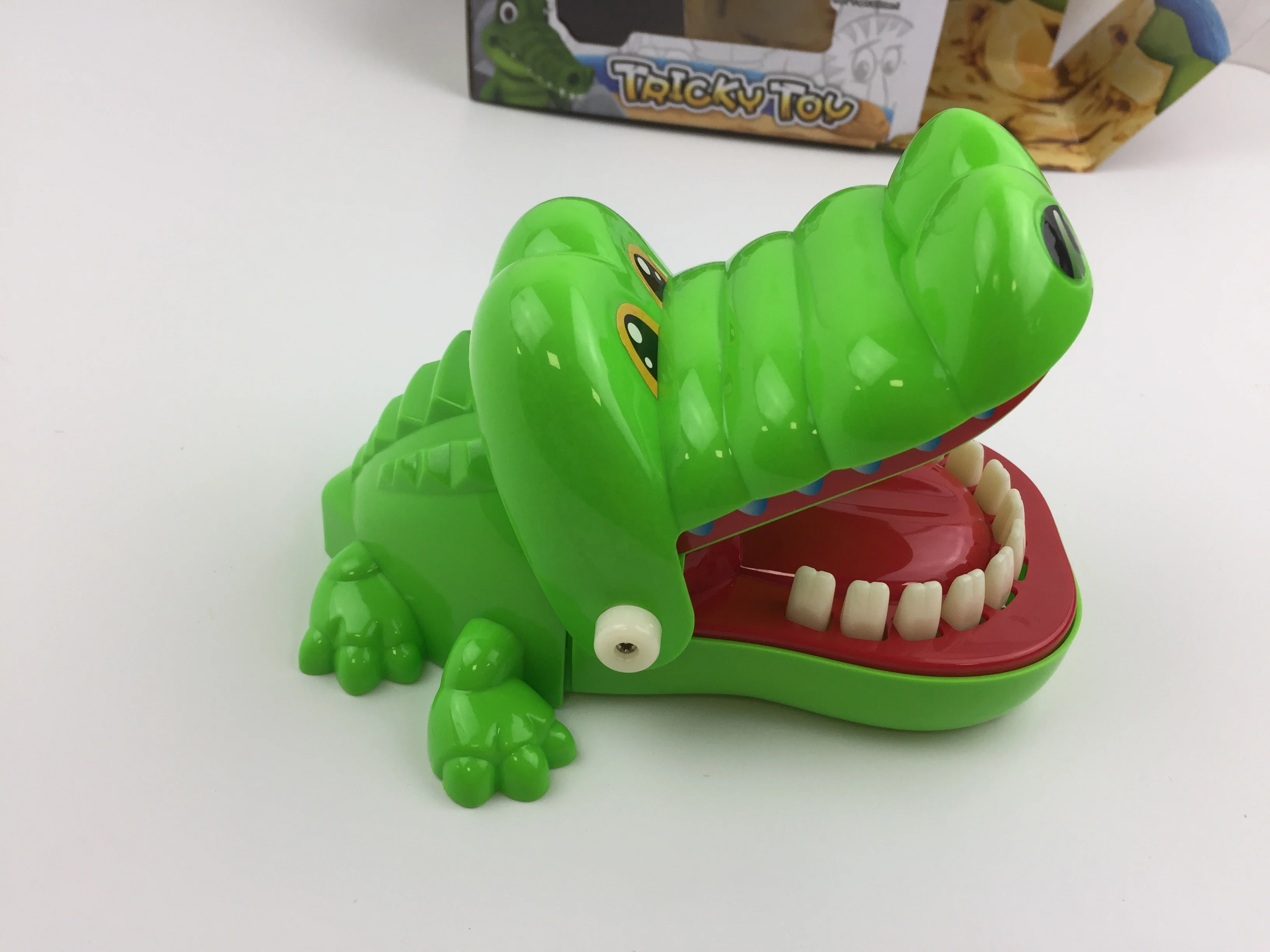 
Classic Snappy Crocodile Bite Toy Dentist Game Catch Me Flashing Eyes Evil Laugh Toy for Kids 