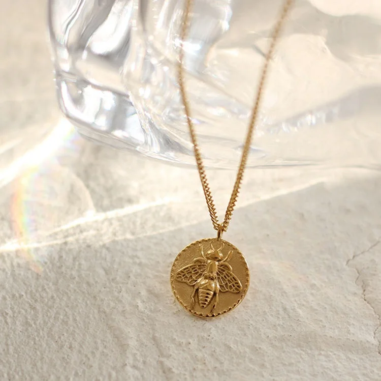 

Trendy Stainless Steel Women Jewelry Accessories Honeybee Necklace Minimalist 18K Gold Plated Bee Necklace, Gold color