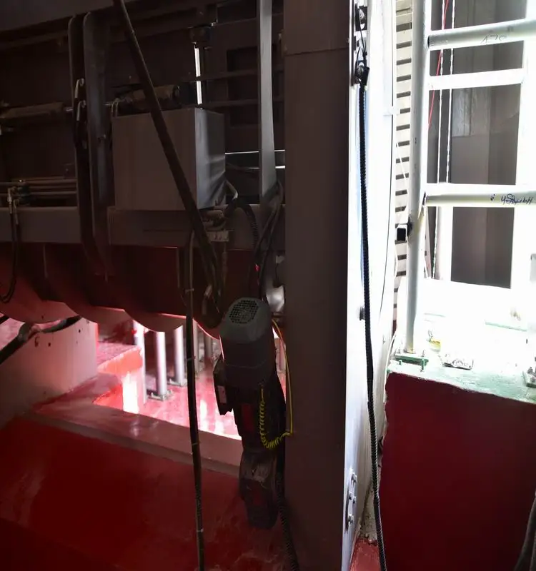 Kill box for cattle buffalo slaughterhouse slaughterhouse equipment