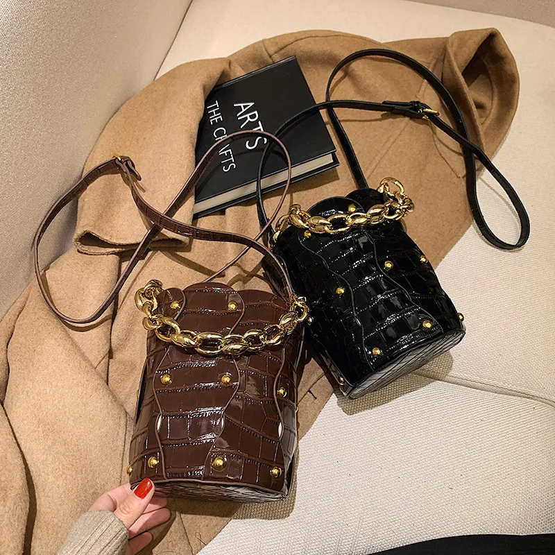 

2021 Luxury Design Drawsting Rivet Lady Bucket Bag Barrel Crossbody Bags Trendy Ladies Handbags Leather, As picture