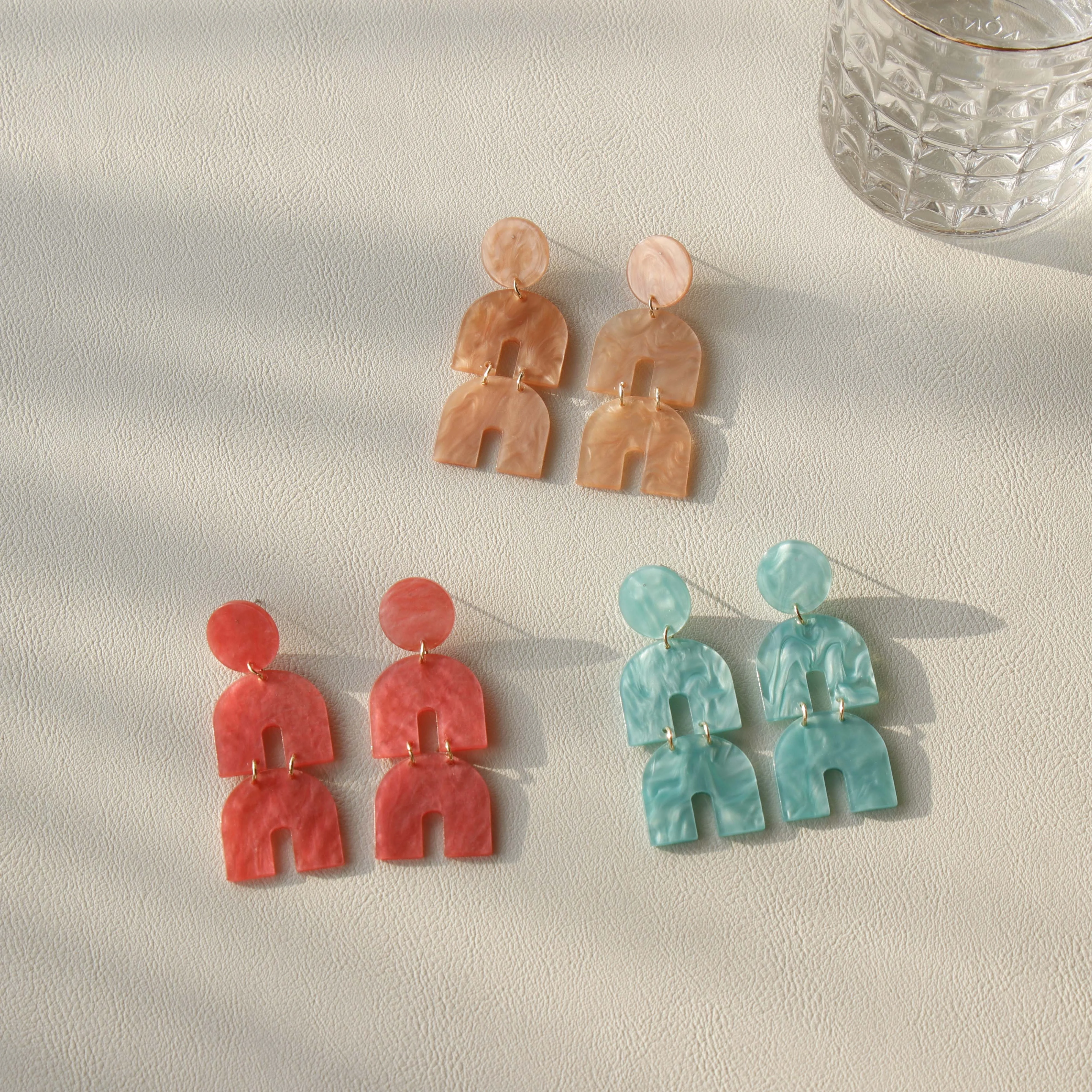 

JUHU 2021 colorful resin women's earrings acrylic fashion geometric jewelry wholesale custom acrylic earrings 2021