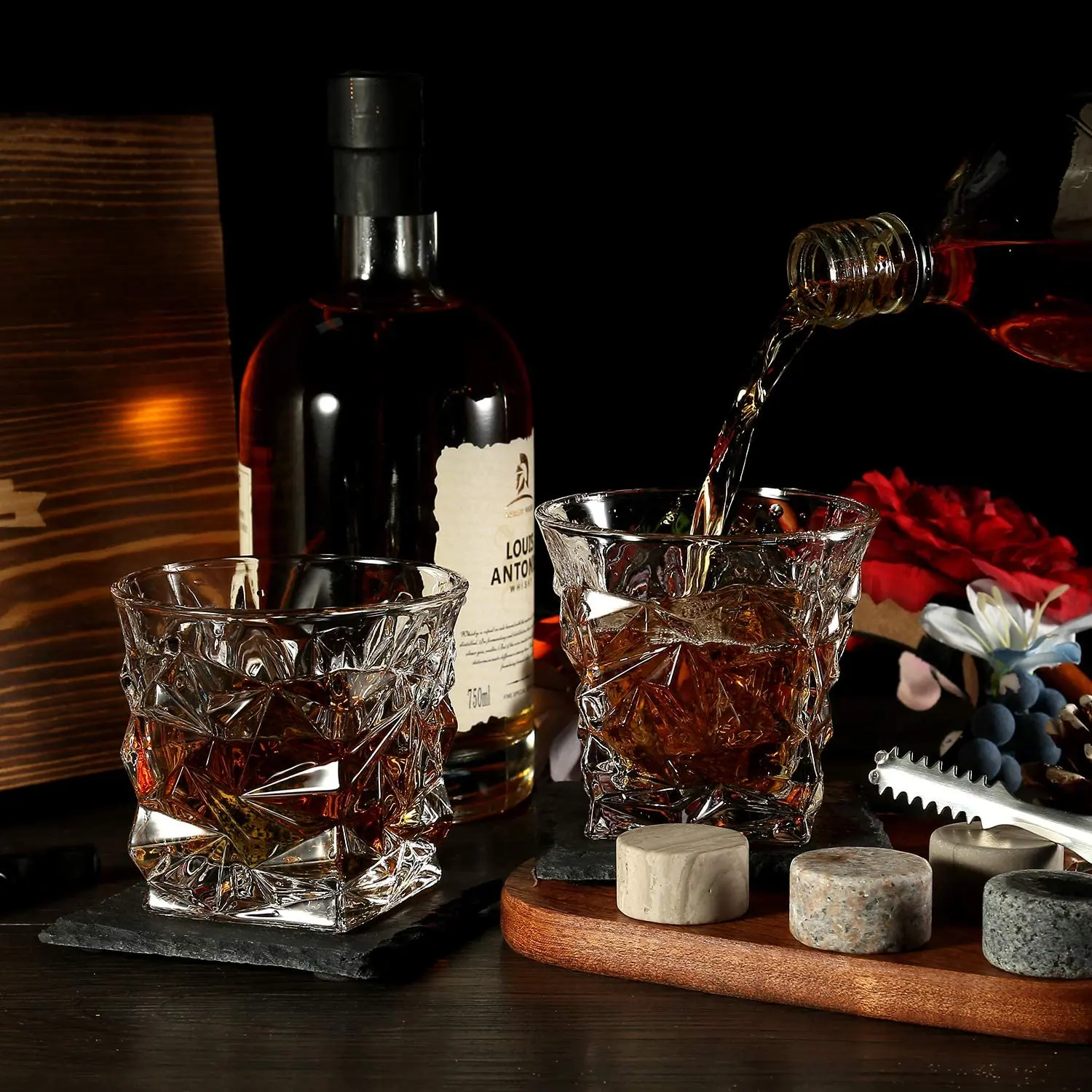 

Hot Selling Whiskey Stones Gift Set Glass Set of 2 Granite Chilling Whiskey Rocks Bourbon Whiskey Gift Box Set