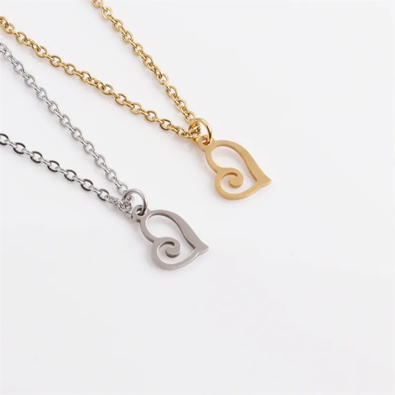 

Simple Fashion Design Titanium Steel Hollow Heart Pendant Necklaces 18K Gold Plated Stainless Steel Love Heart Necklaces For Mom