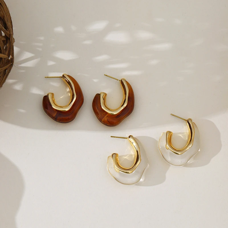 

8 Colors Irregular Twisted Clear Amber Resin Earrings Acrylic Hoop Earrings for Women 2021 Korean Vintage Gold Plated Jewelry