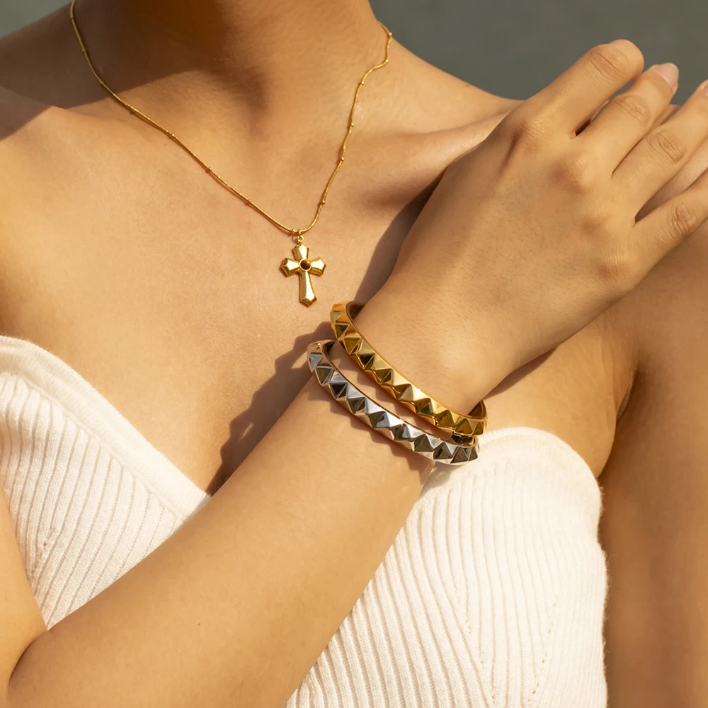 

J&D Fashion Jewelry Bracelets Bangles PVD Gold Plated Stainless Steel Rivet Cuff Bangle Jewelry Women