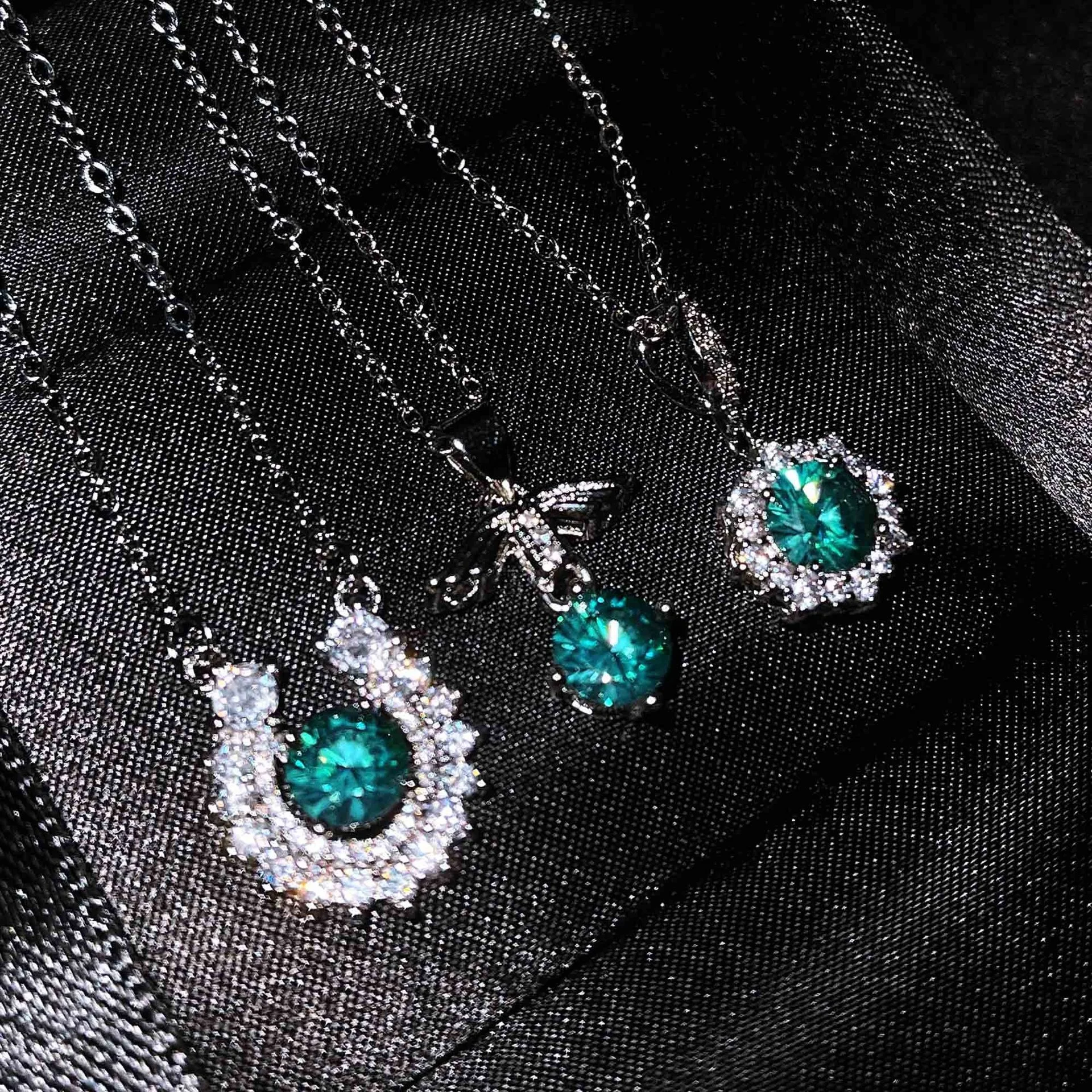 

Luxury Blue Green Rainbow Cubic Zircon Silvery Pendant Necklace For Women Wedding Engagement Valentine's Day Gift, Customized color