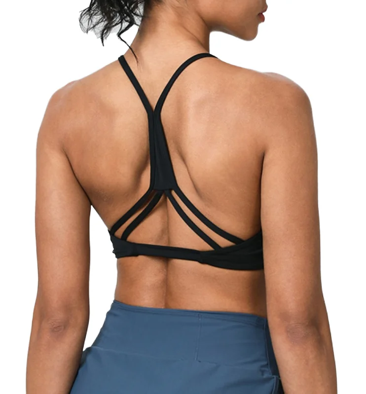 High-support cross-strapped sports bra made of elastic fabric