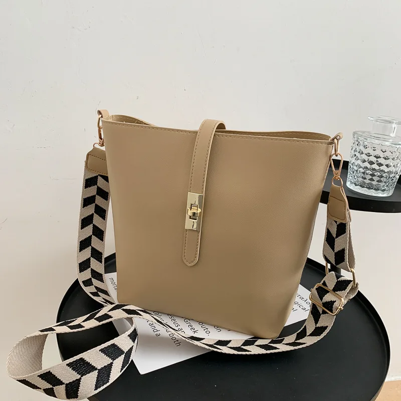 

2021 summer new design large women bucket vintage crossbody bags for women girls designer handbags famous brands, Black