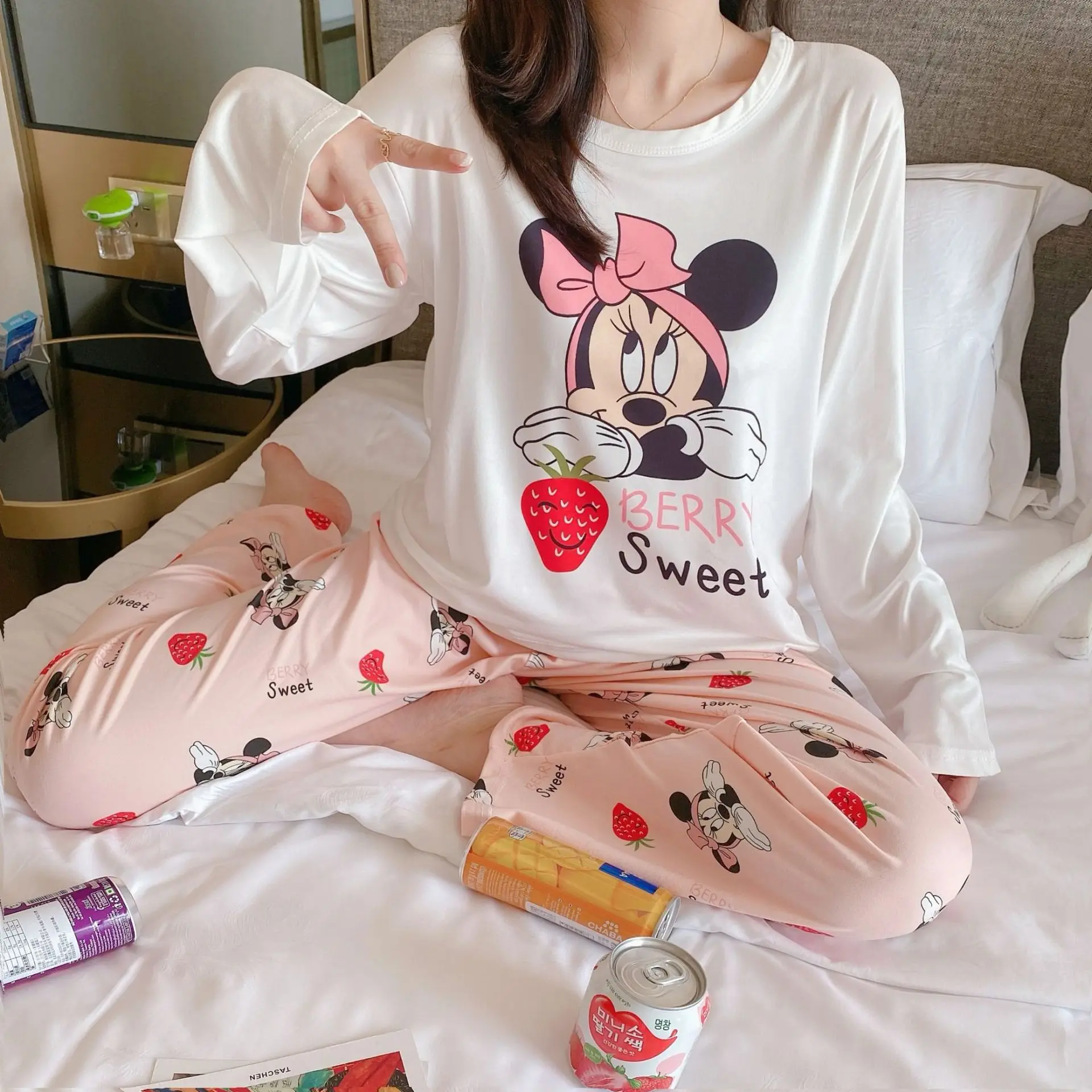 

Women's Long Sleeve Pajamas Set Cute Print Top and Pants Pjs Lounge Sets, Picture shows