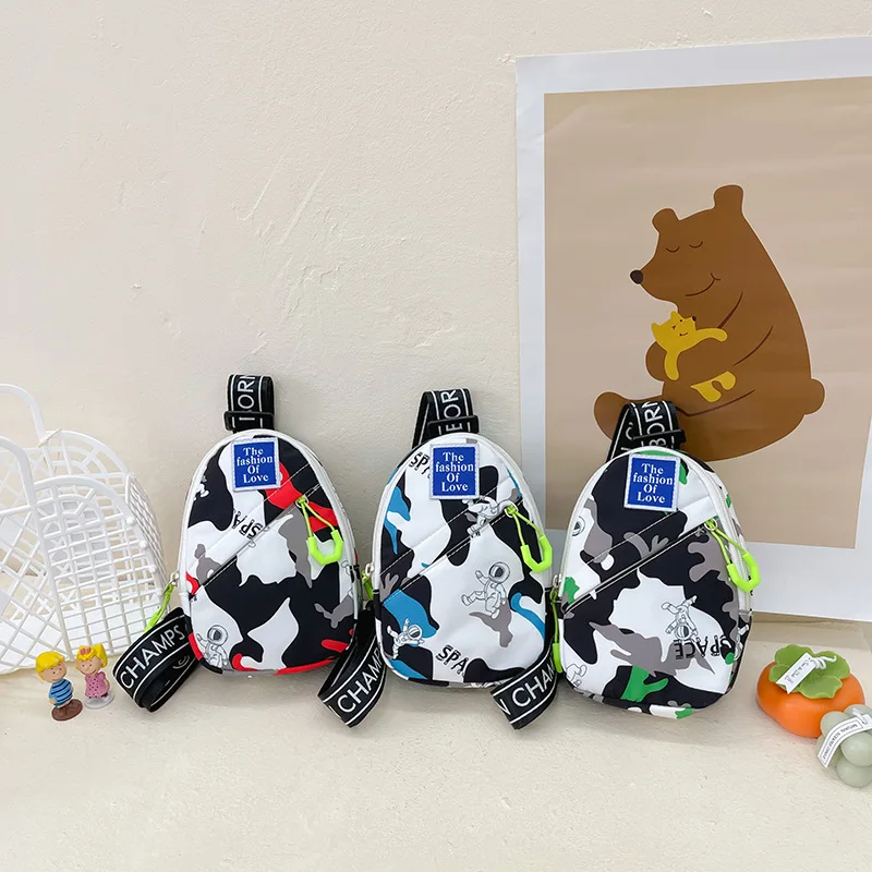 

2022 children's bag personality camouflage graffiti boy handsome diagonal chest bag girl baby go out change backpack
