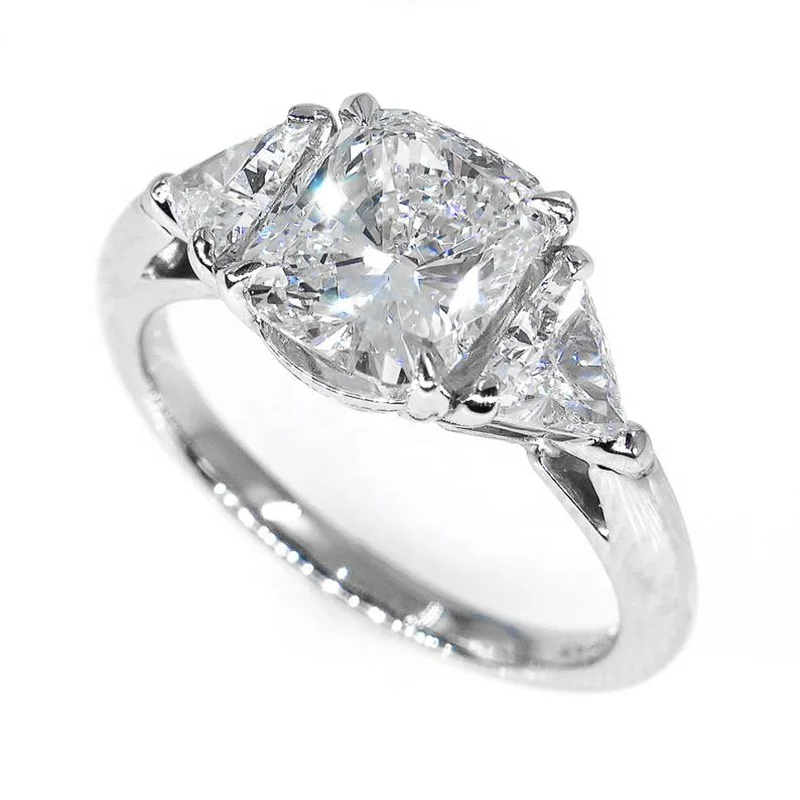 

Creative Four-claw White Square Diamond Zircon Decorative Ring
