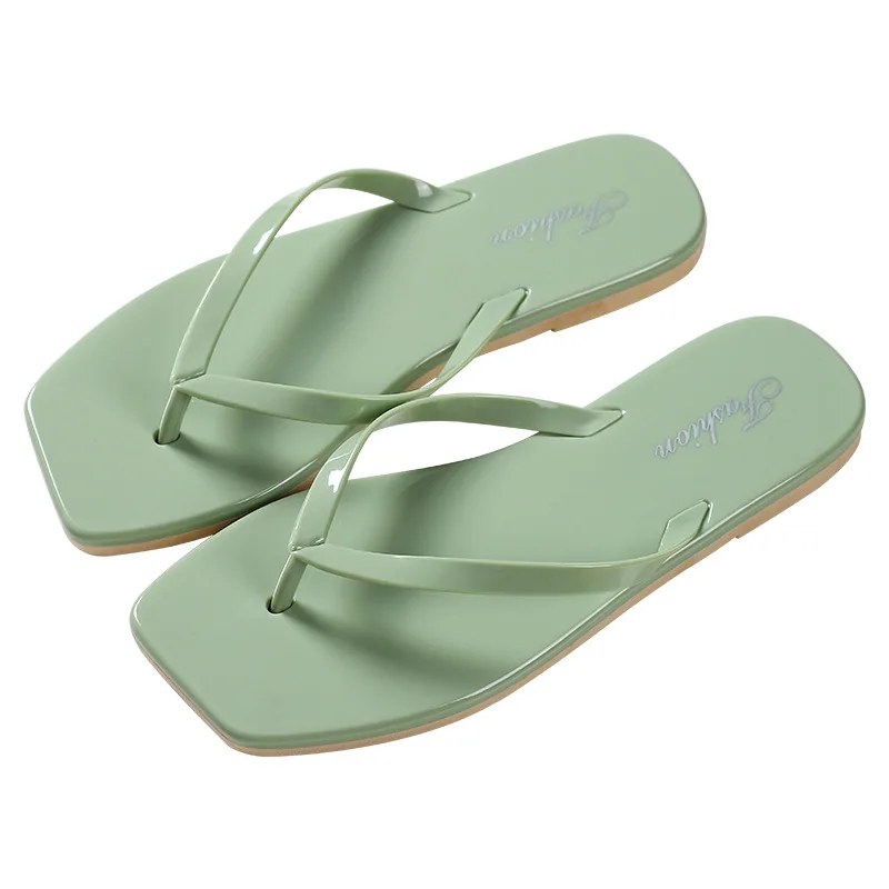 

Wholesale fashion 2021 flip flops sandals simple ladies slippers PVC light-weight and hard-wearing flat slippers for women