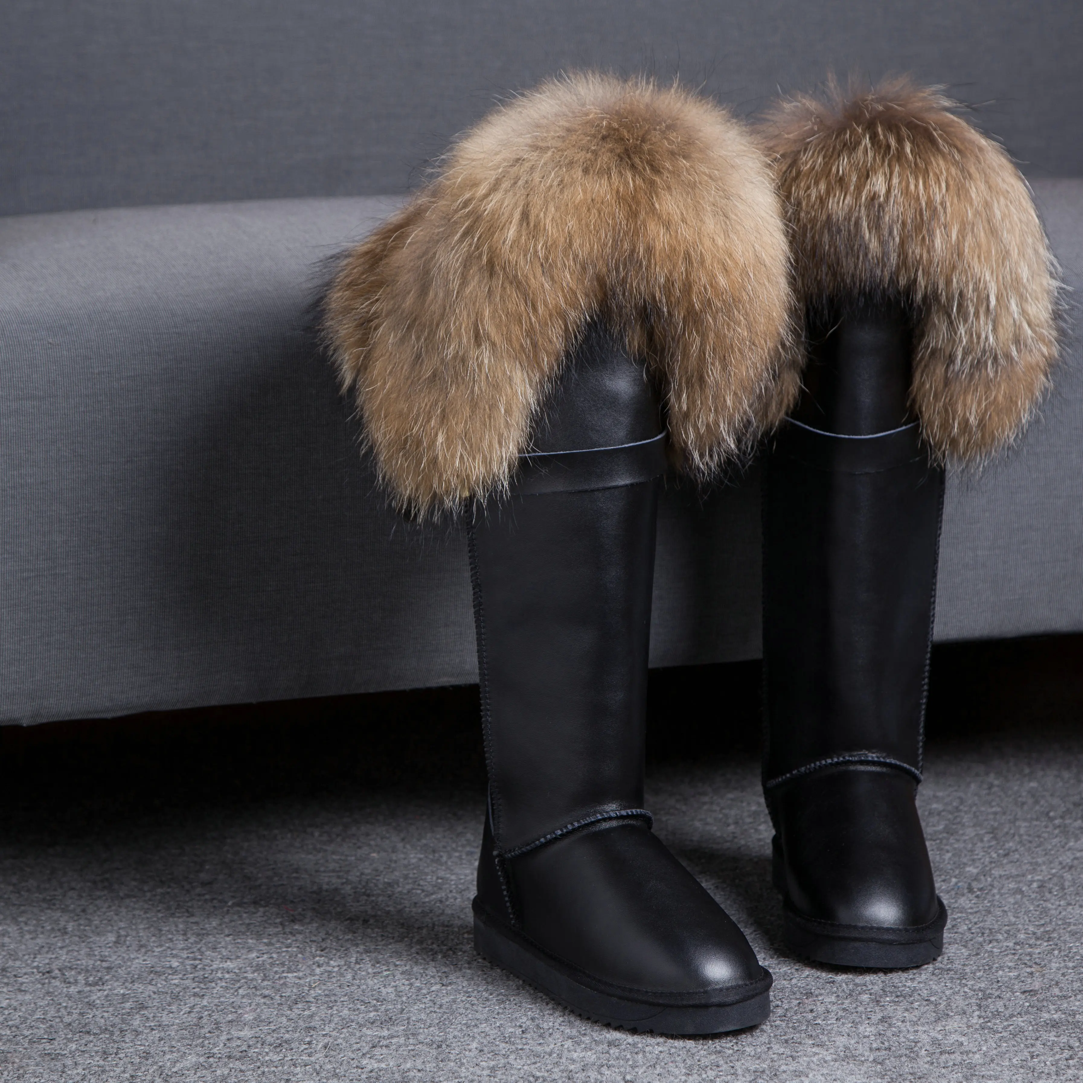 

2019 adults long black leather black boot with custom raccoon fur winter warm fluffy, Can be customized