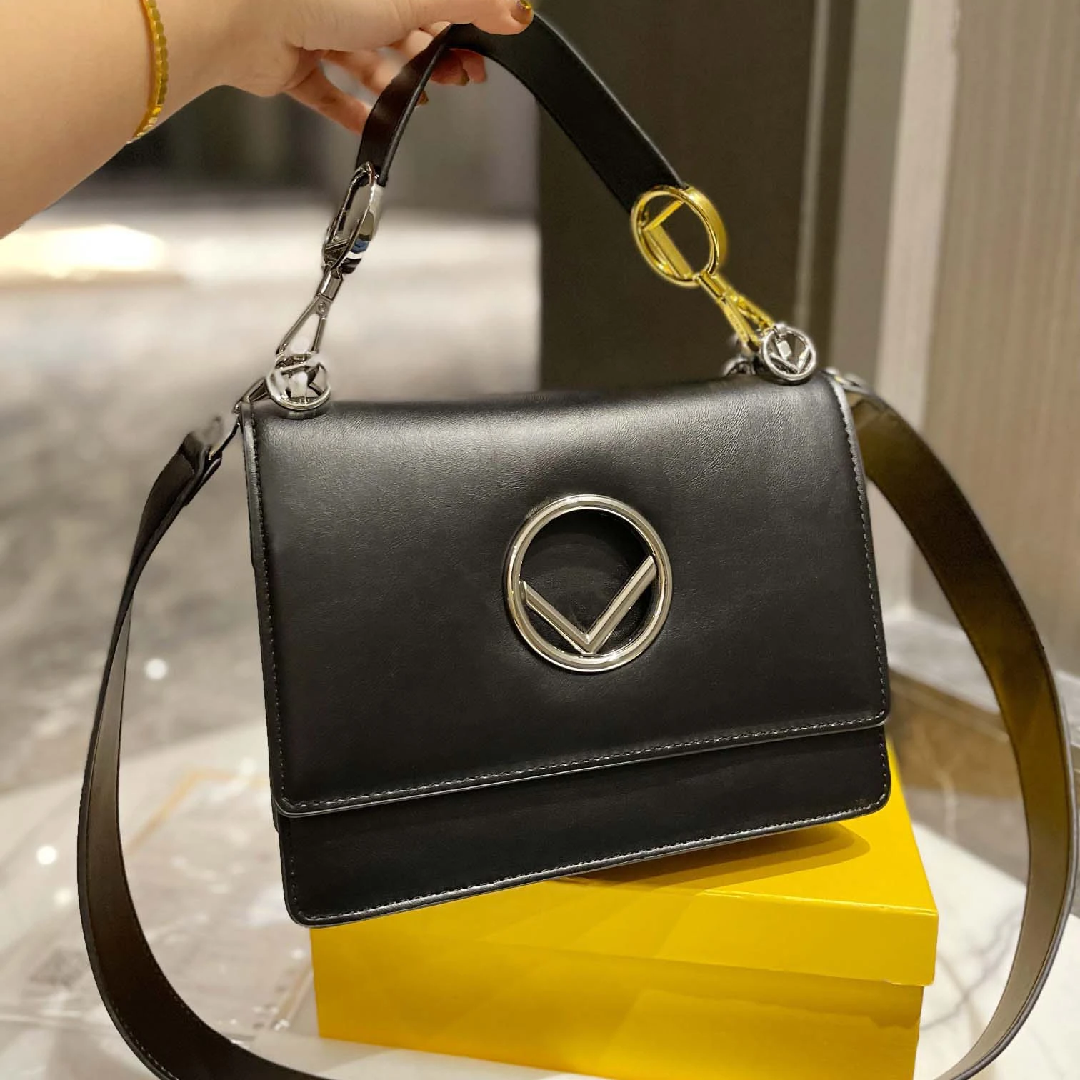 

2022 Popular messenger bag Trendy Popular Luxury New Custom Vegan Leather Shoulder Hand Bag Women's Tote Bags, Picture shows