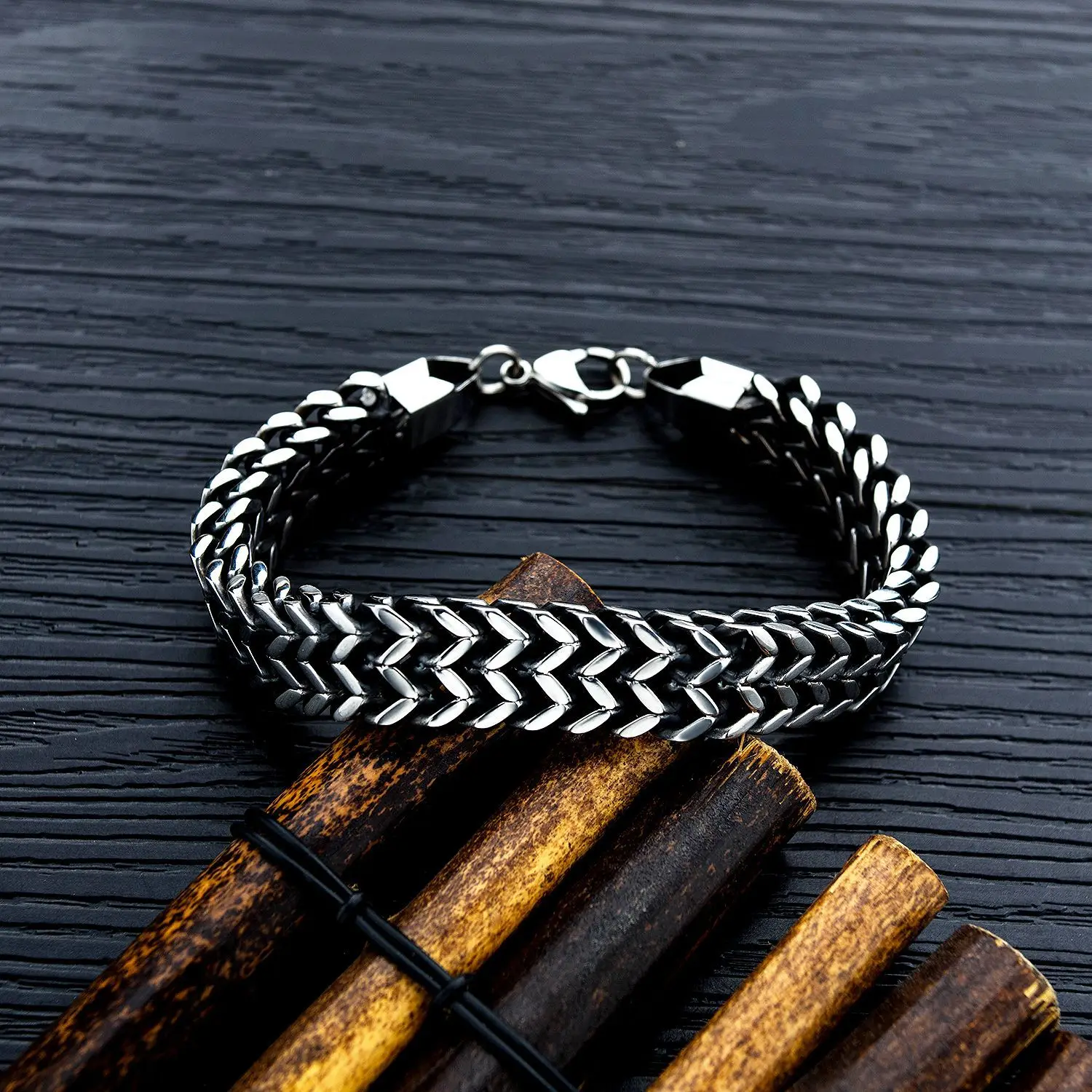 

2021 Domineering trendy men's jewelry titanium steel men's bracelet double-layer retro scale bracelet