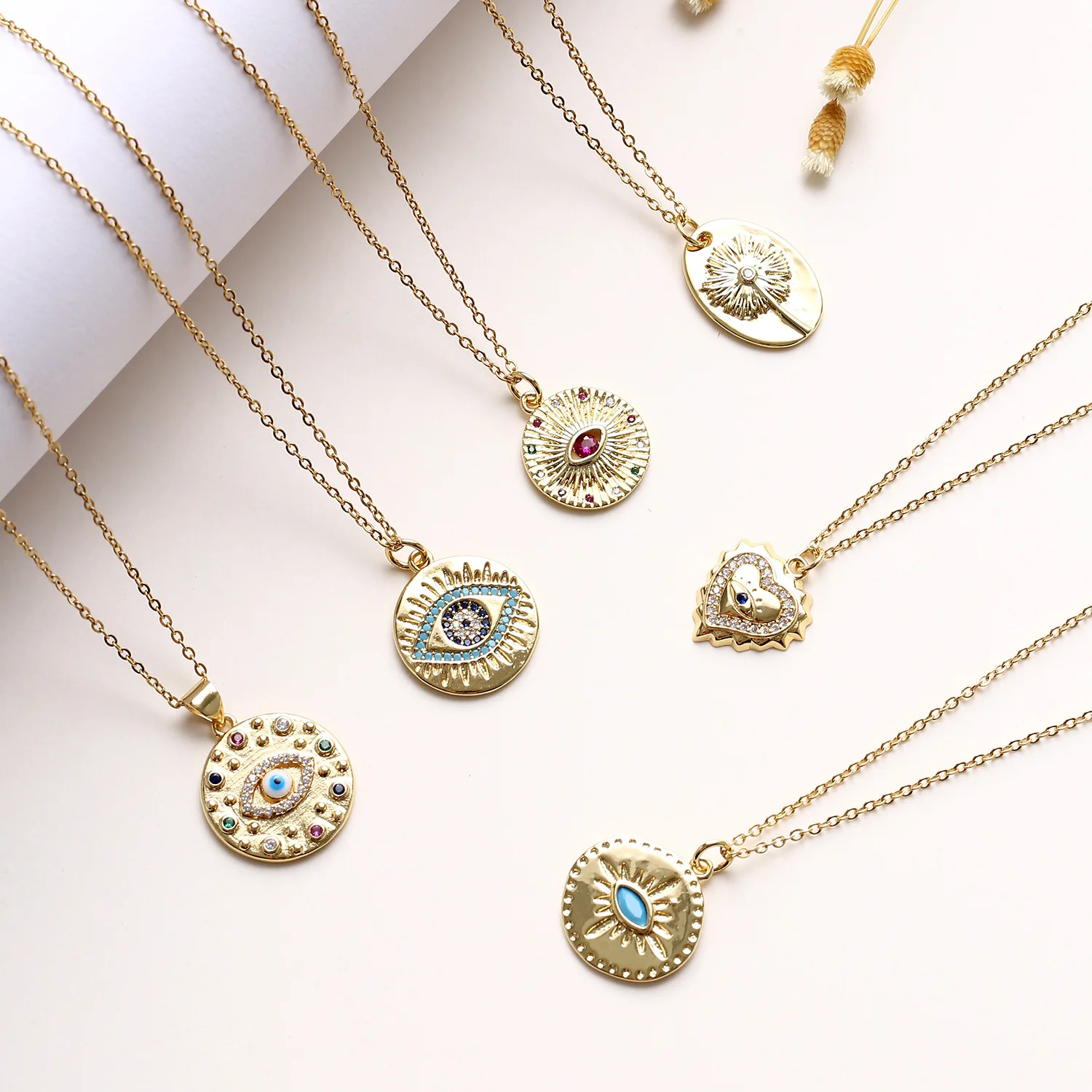 

2021 Fashion Lady Golden Blue Eye Necklace Stainless Steel Oval Necklace Hot Selling Pendant Devil Eyes Necklace Gift Wholesale, Picture shows