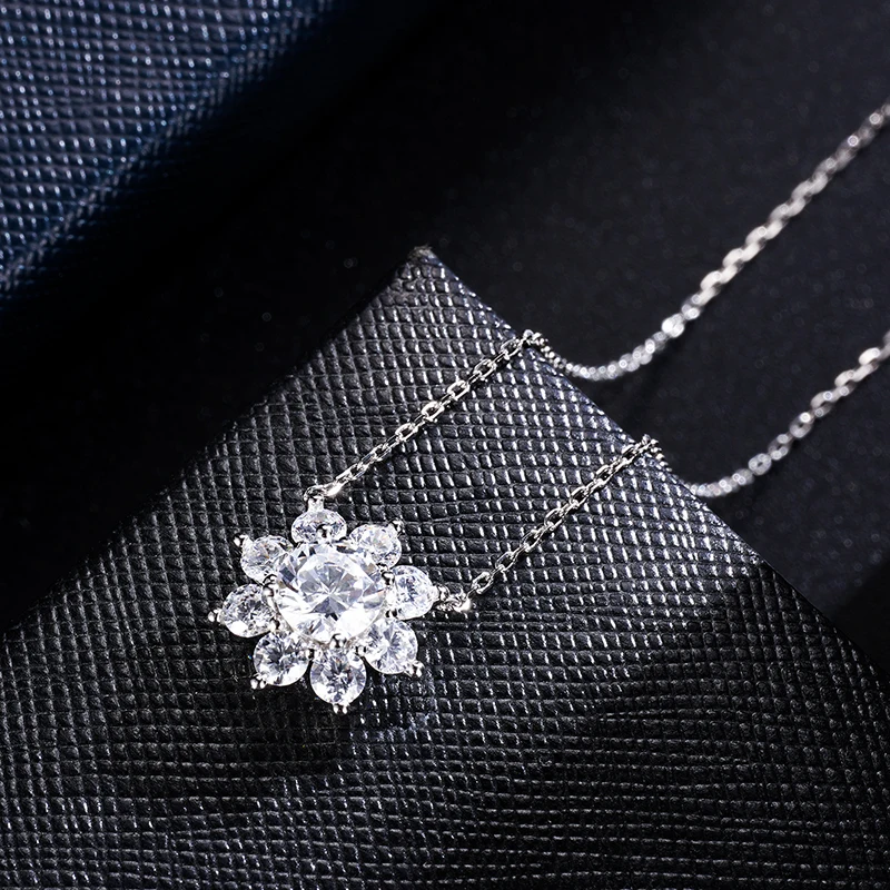 

Fashion 925 Sterling Silver Womens Zircon Flower Sharped For Gift Pendant Necklace