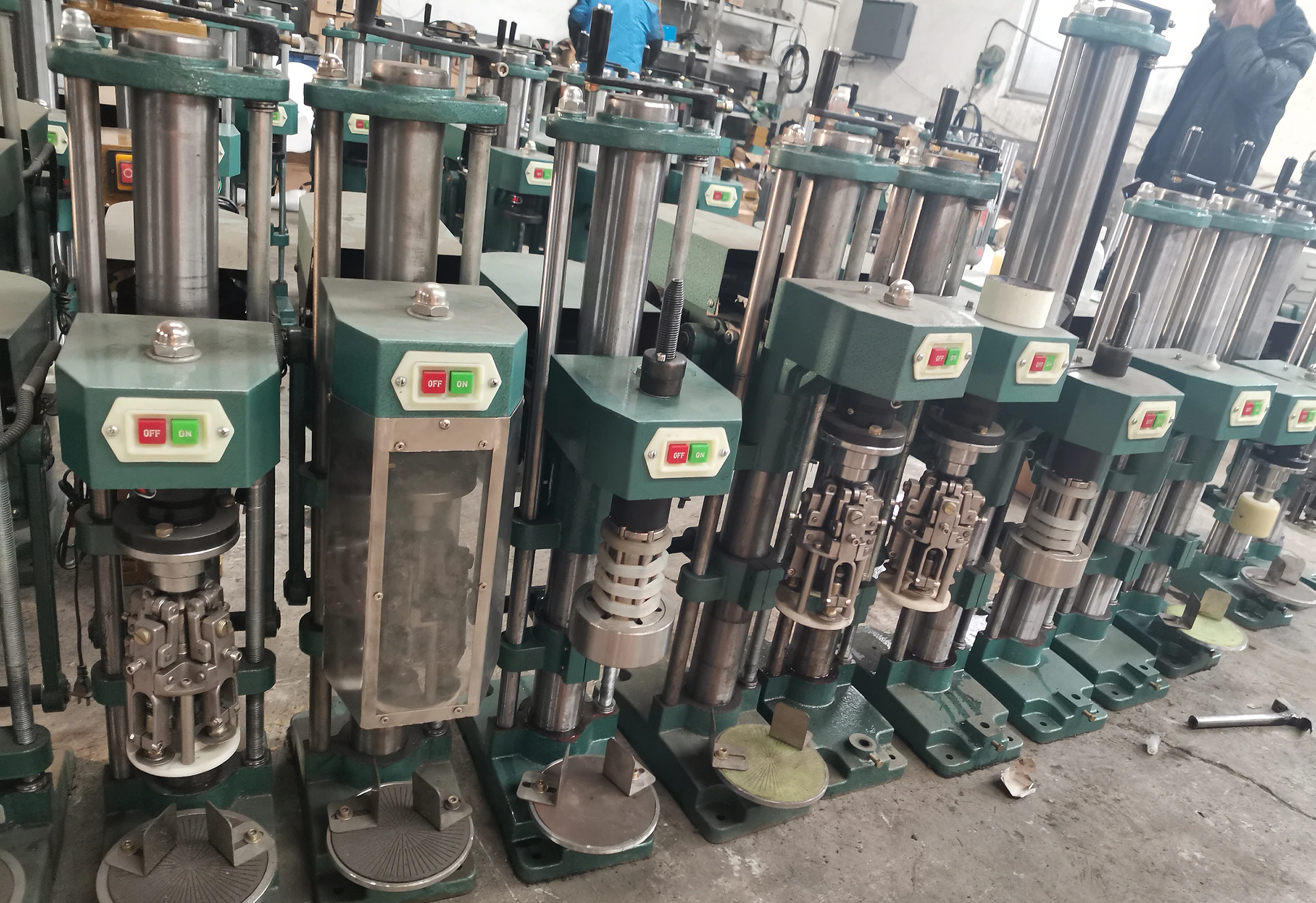 
Glass bottle beer bottle capper 