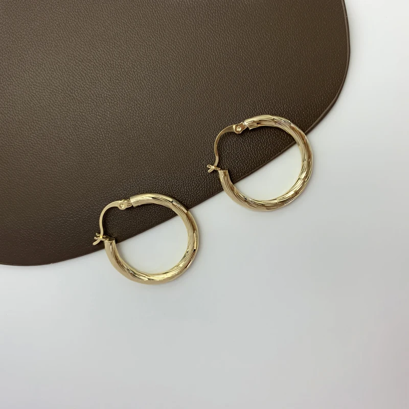 

Vershal Wholesale Minimalist Luxury 18K Gold Plated Wiredrawn Hoop Earrings Jewelry For Women, Colorful