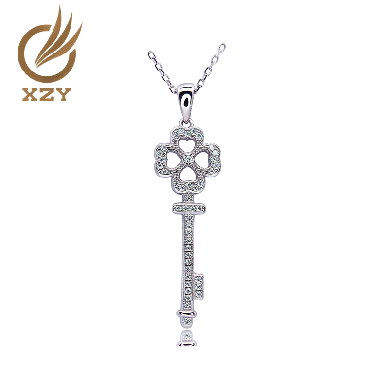 

925 silver clover key pendant with cz and rhodium plated, White